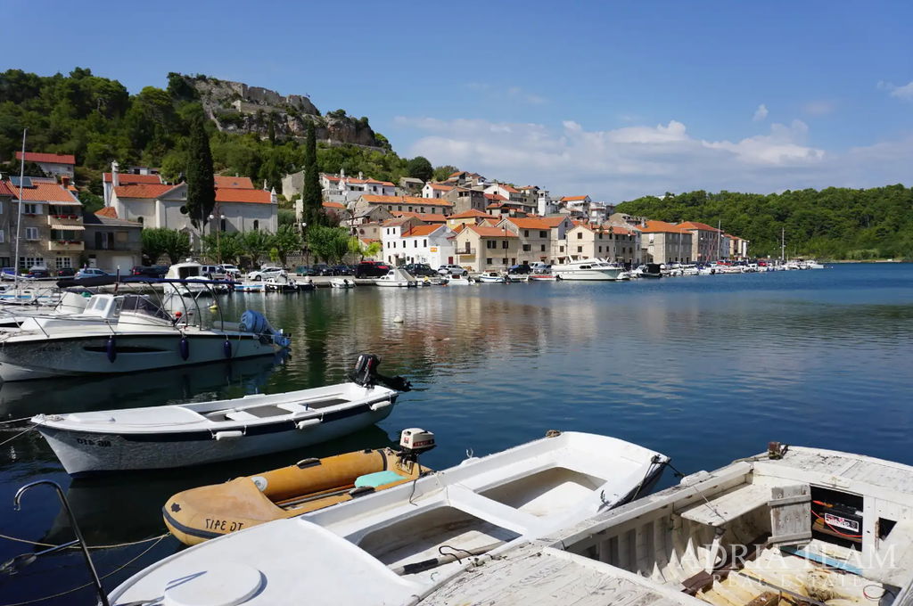 GRAĐEVINSKO ZEMLJIŠTE 485m2 S PROJEKTOM VILE - NOVIGRAD, ZADAR