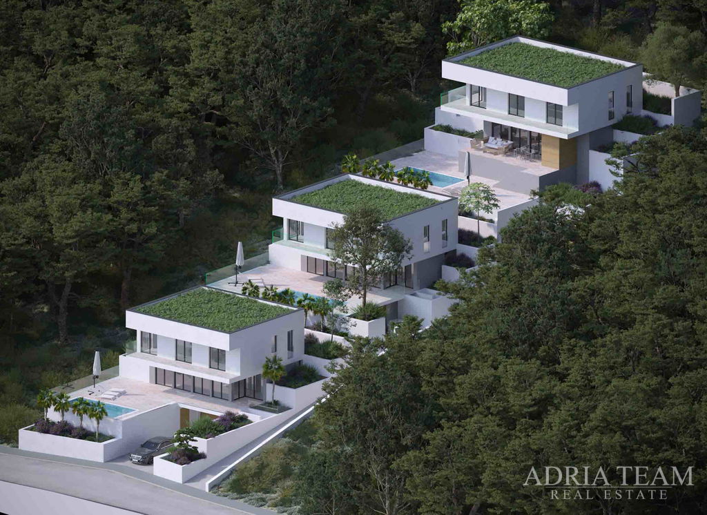 GRAĐEVINSKO ZEMLJIŠTE 1.313 M² S PROJEKTOM VILE I POMOĆNE GRAĐEVINE - NOVIGRAD, ZADAR
