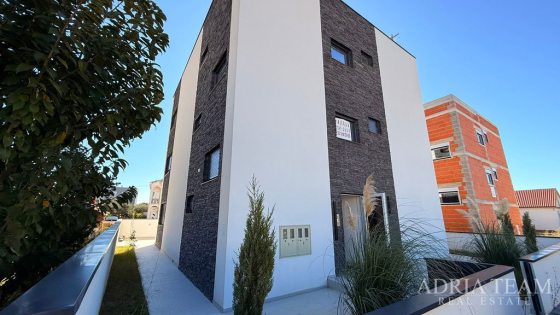 MODERAN APARTMAN NA 1. KATU S DVA PARKIRNA MJESTA - OTOK VIR nekretnina za prodaju