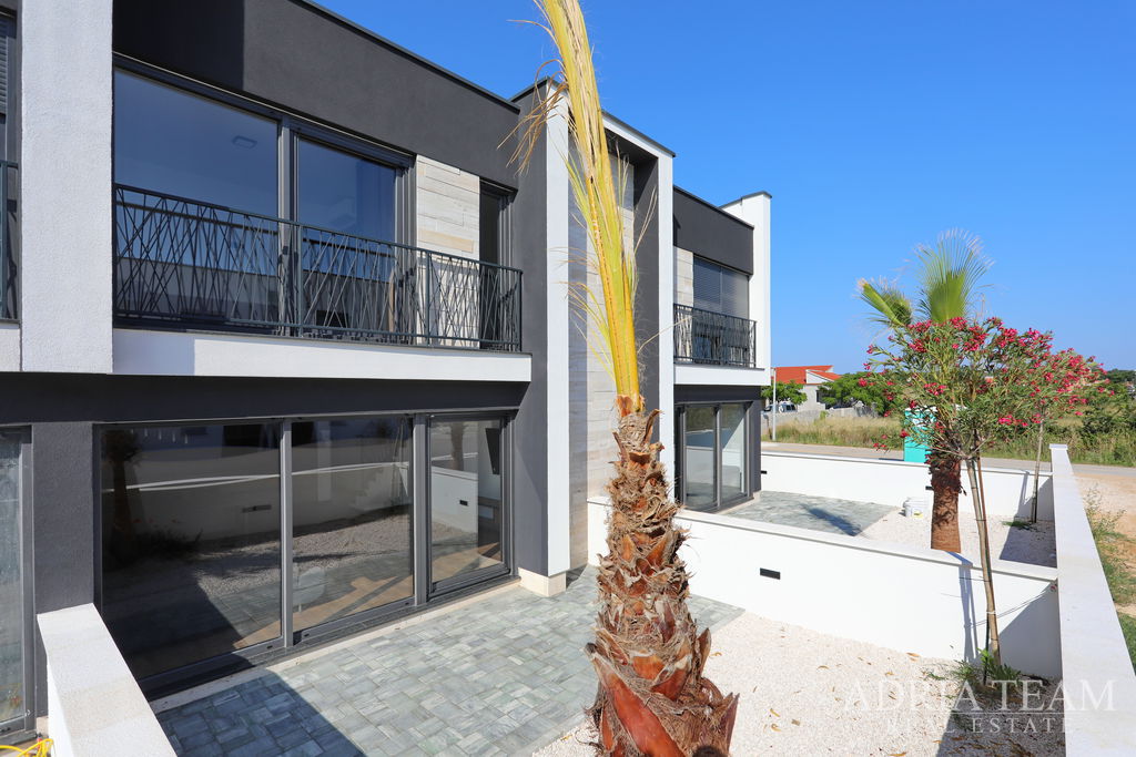 DVOETAŽNI APARTMAN U NOVOGRADNJI - PRIVLAKA