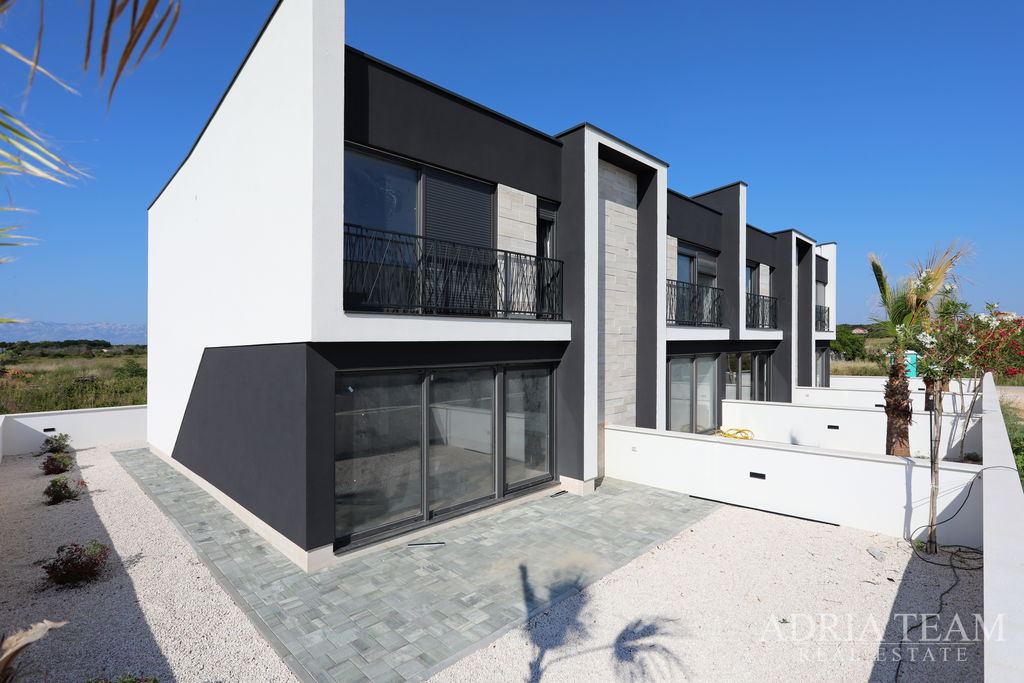 DVOETAŽNI APARTMAN U NOVOGRADNJI - PRIVLAKA