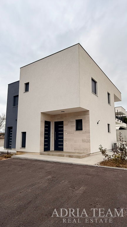 MODERNA DUPLEX KUĆA S2 S BAZENOM - ZATON, NIN