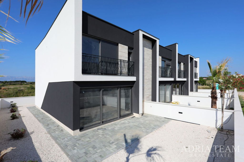 DVOETAŽNI APARTMAN U NOVOGRADNJI - PRIVLAKA