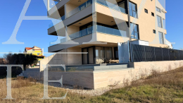 APARTMAN PRVI RED DO MORA S BAZENOM - POVLJANA, PAG nekretnina za prodaju