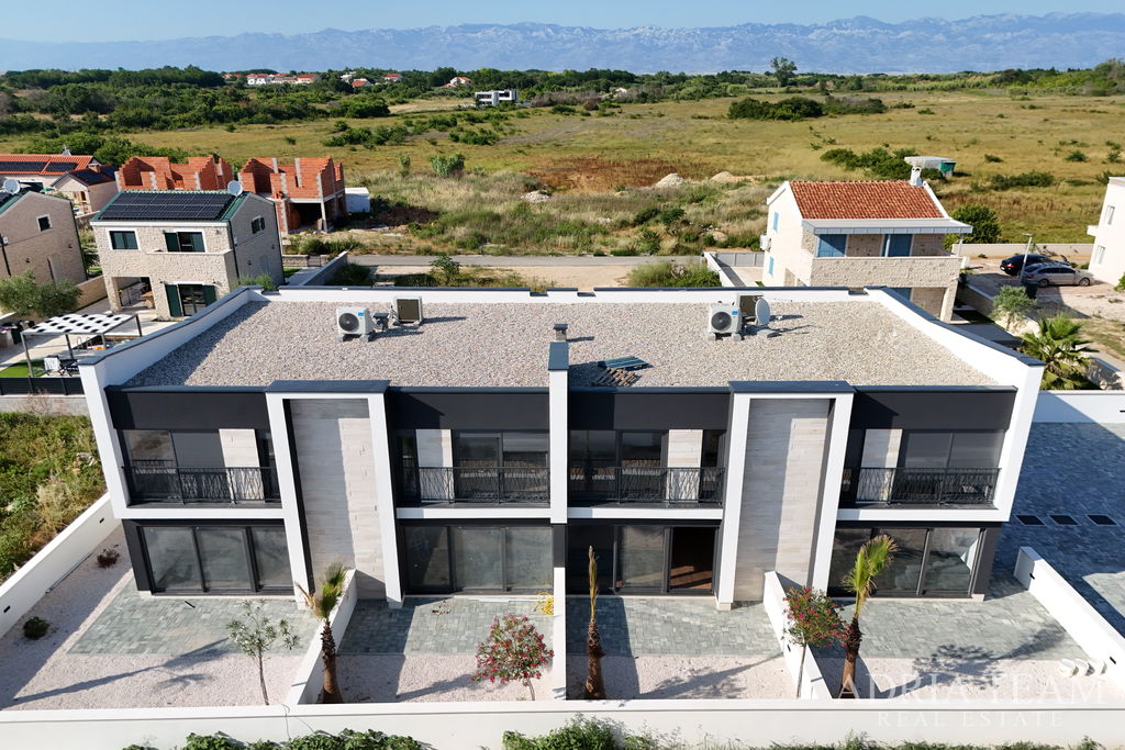 DVOETAŽNI APARTMAN U NOVOGRADNJI - PRIVLAKA