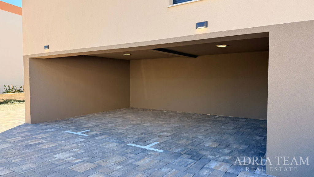 PENTHOUSE – KROVNA TERASA – NOVOGRADNJA – PRIVLAKA