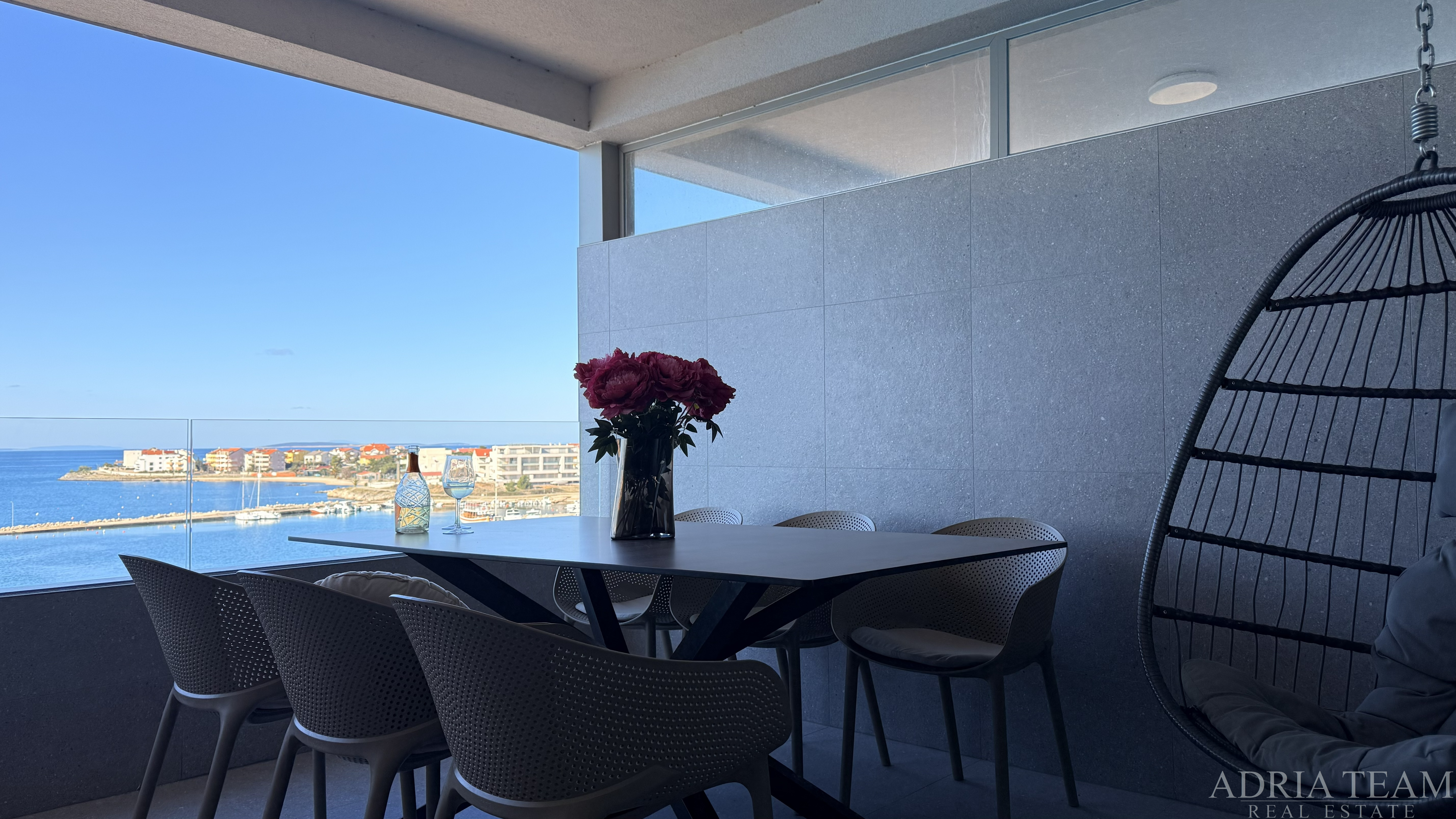 TROSOBNI APARTMAN, PRVI RED DO MORA – POVLJANA, PAG