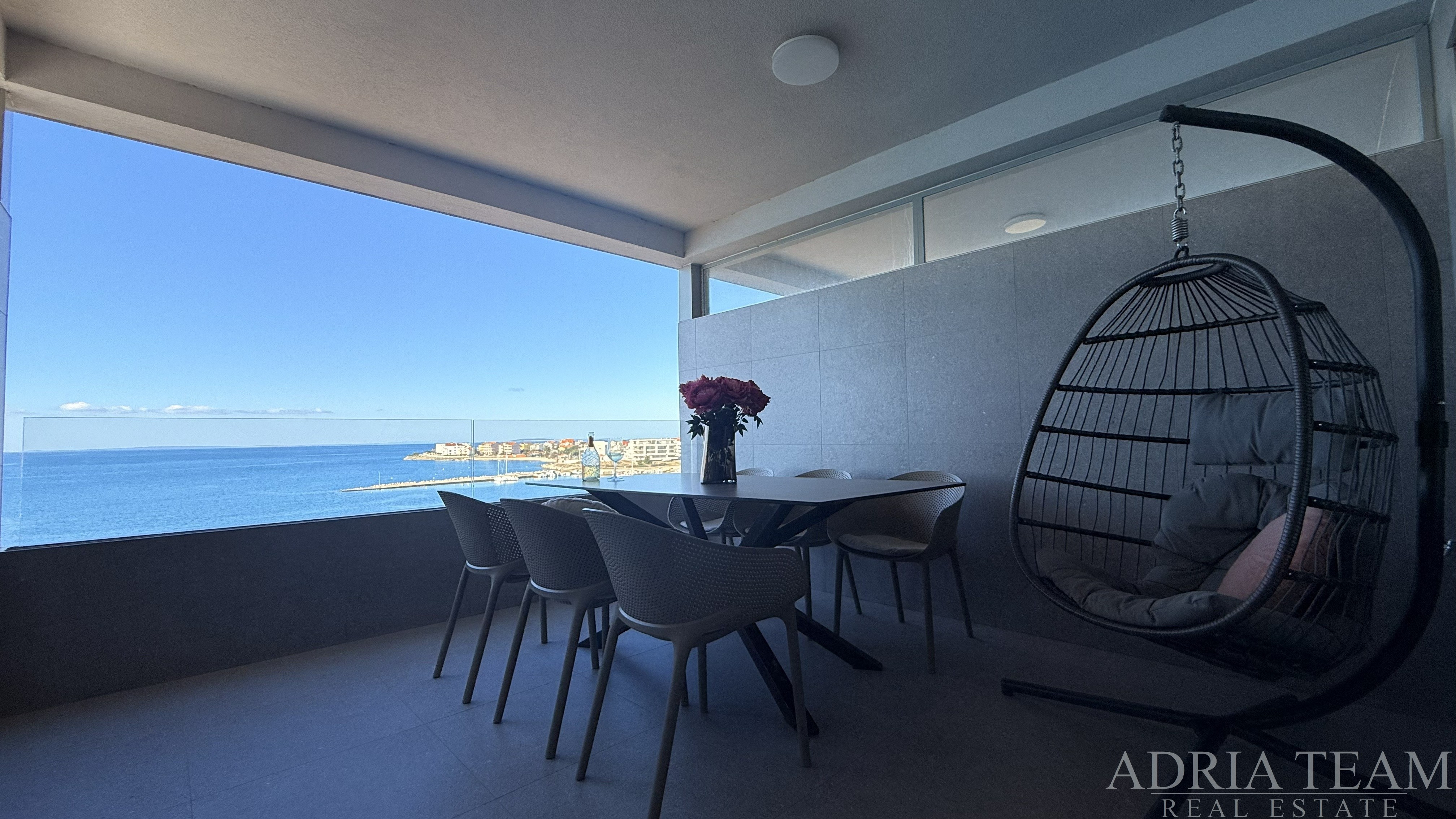 TROSOBNI APARTMAN, PRVI RED DO MORA – POVLJANA, PAG