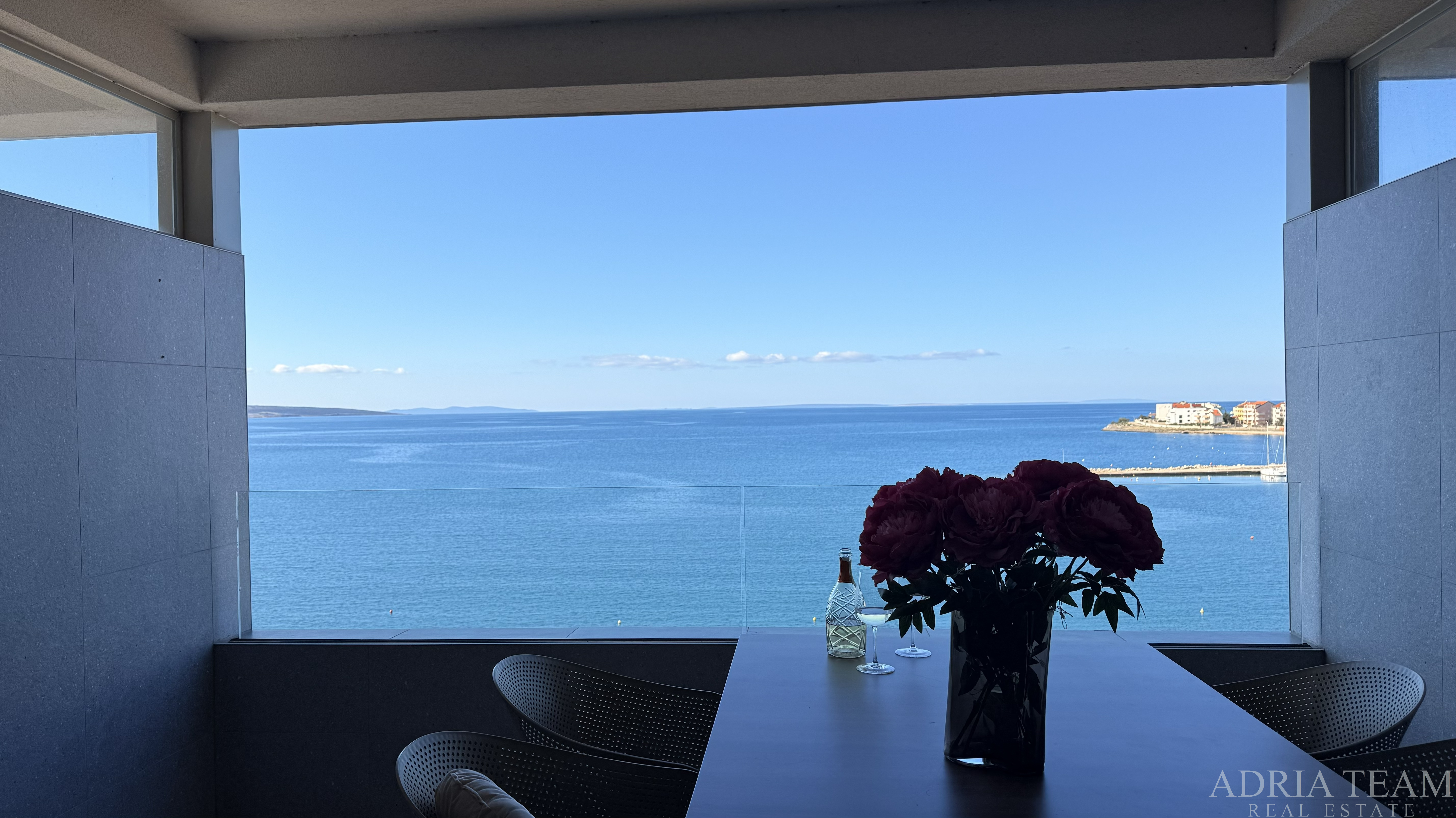 TROSOBNI APARTMAN, PRVI RED DO MORA – POVLJANA, PAG