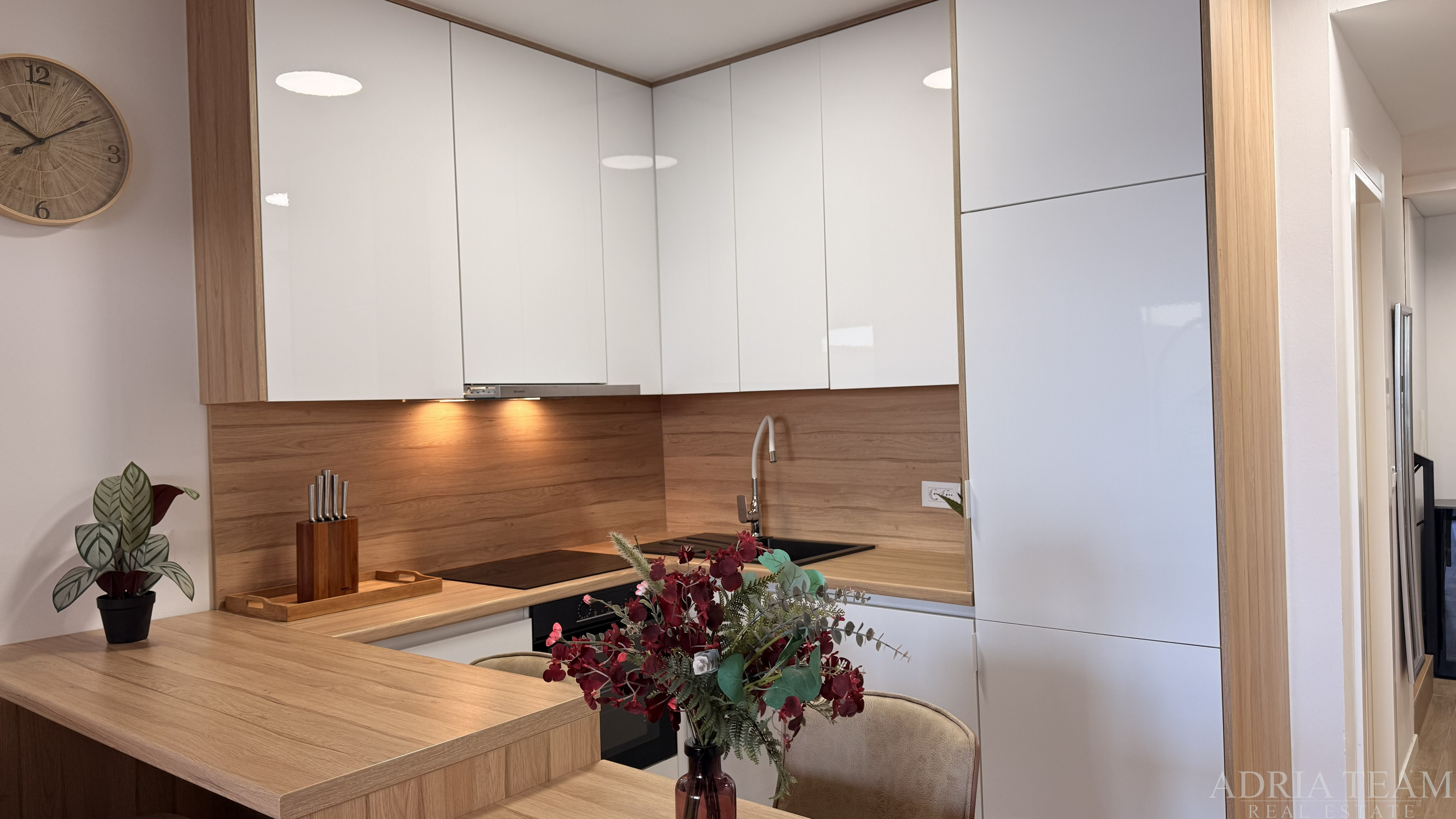 TROSOBNI APARTMAN, PRVI RED DO MORA – POVLJANA, PAG