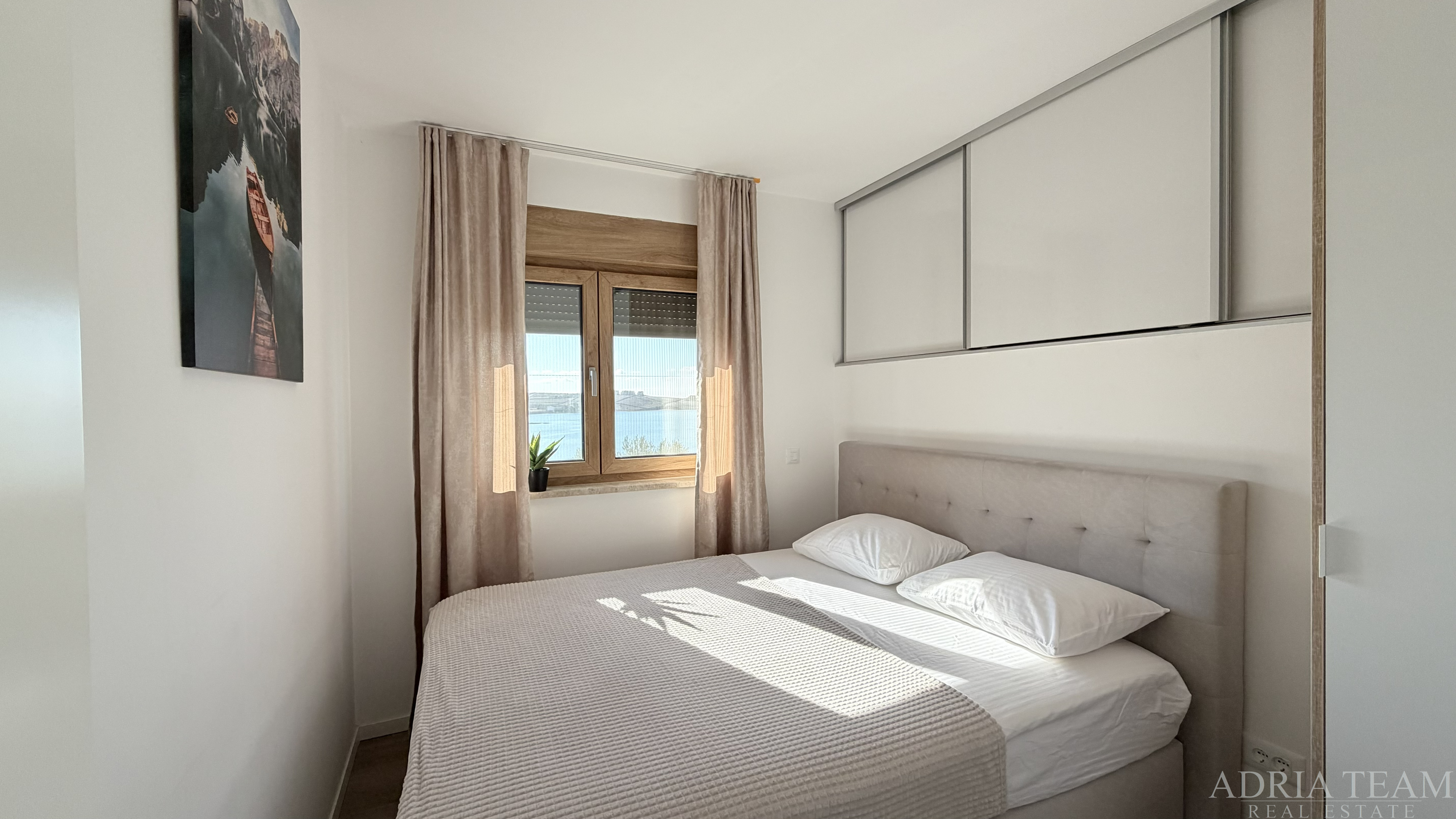 APARTMAN – 1. KAT – PRVI RED DO MORA – POGLED NA MORE - POVLJANA, PAG