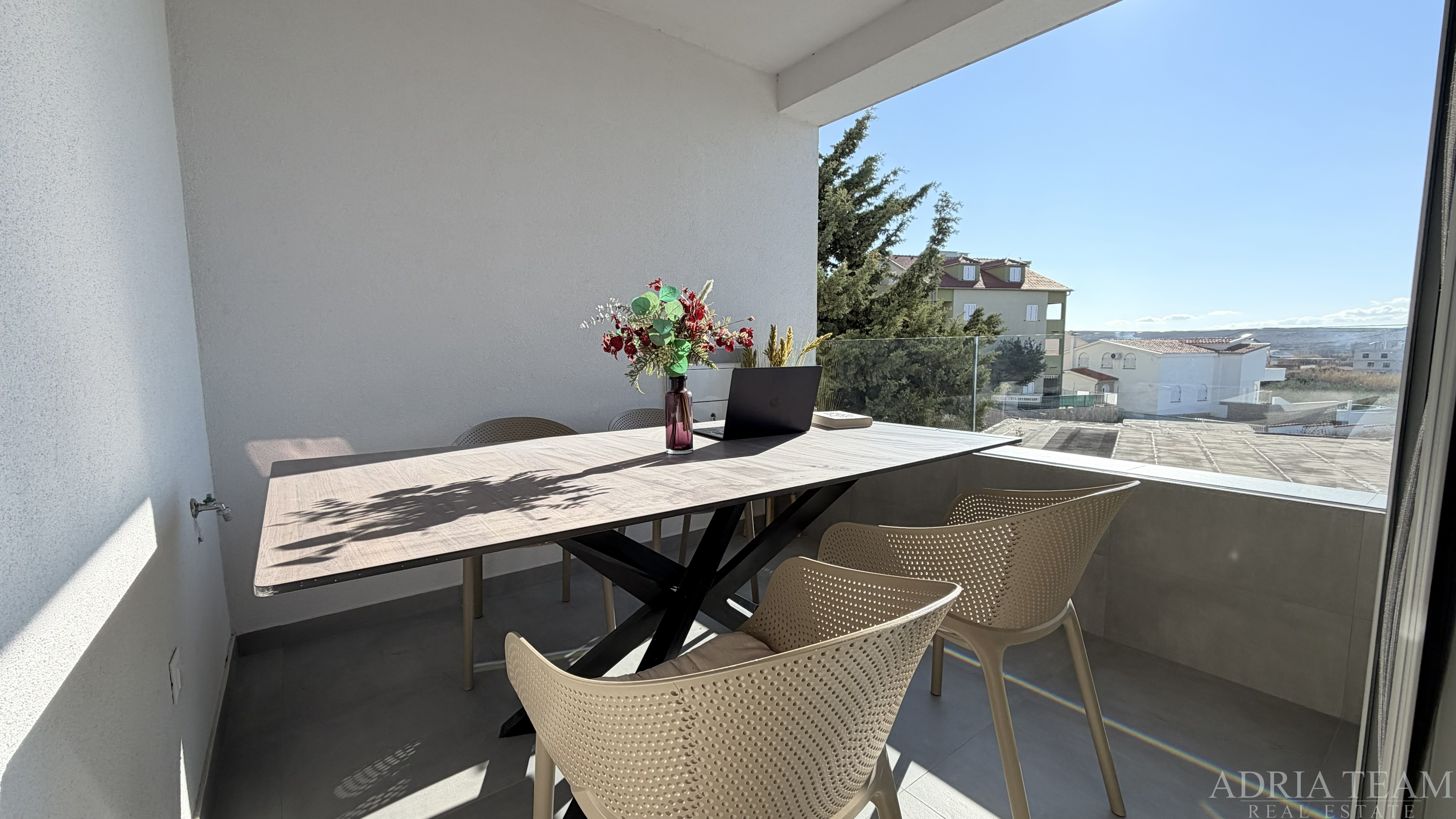 APARTMAN – 1. KAT – PRVI RED DO MORA – POGLED NA MORE - POVLJANA, PAG