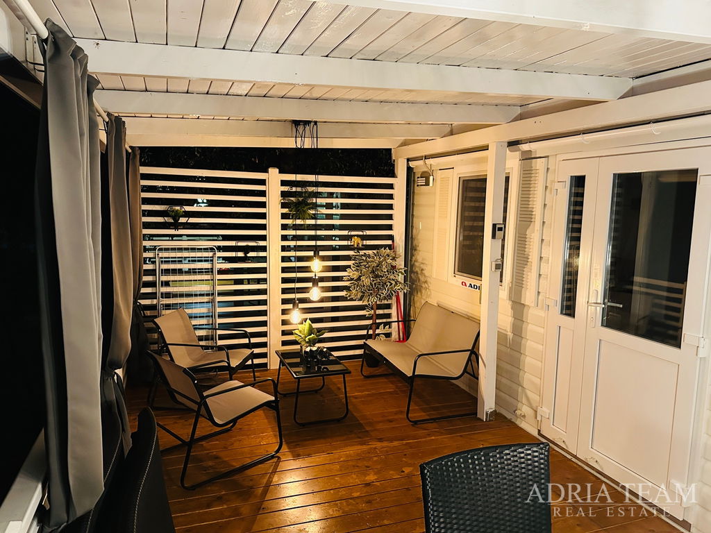 MOBILNA KUĆICA TIPA ADRIA, KAPACITETA 4+2 OSOBE - BIOGRAD NA MORU