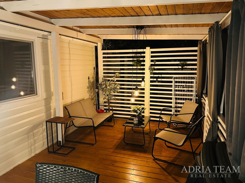 MOBILNA KUĆICA TIPA ADRIA, KAPACITETA 4+2 OSOBE - BIOGRAD NA MORU