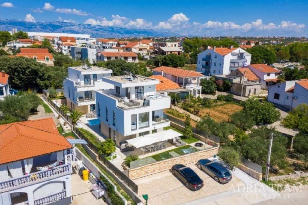 VILA 2 U PRVOM REDU DO MORA - VRSI