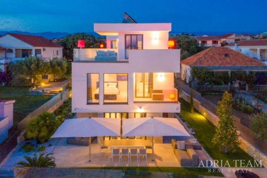 VILA 2 U PRVOM REDU DO MORA - VRSI