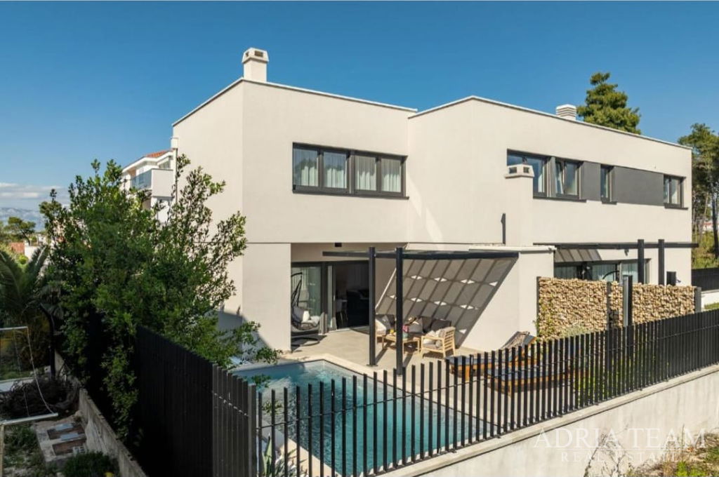 DVOETAŽNI APARTMAN, NOVOGRADNJA, BLIZINA MORA - PRIVLAKA