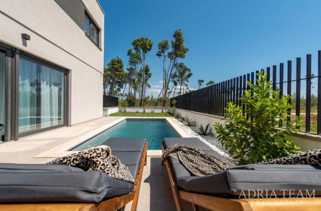 DVOETAŽNI APARTMAN, NOVOGRADNJA, BLIZINA MORA - PRIVLAKA