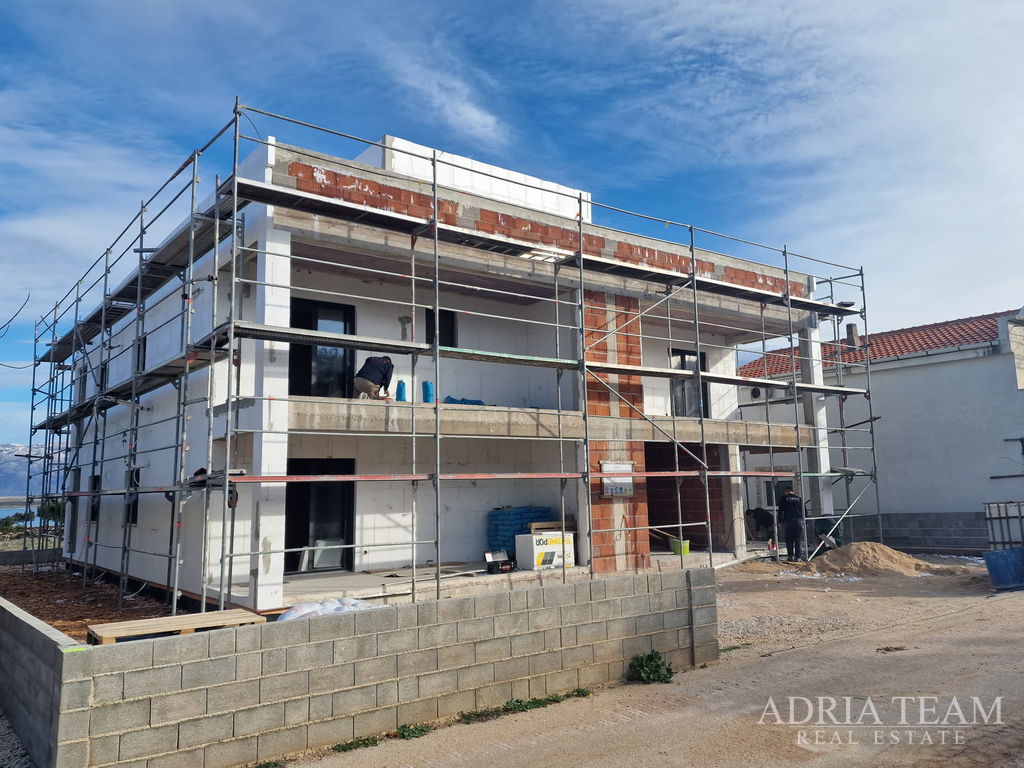 APARTMAN U STAMBENOJ ZGRADI NA PRVOM KATU, NOVOGRADNJA - VIR