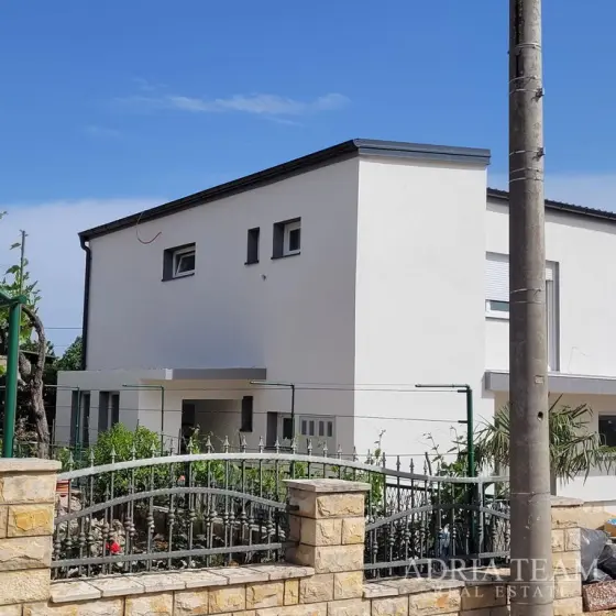 APARTMAN S VRTOM, MIRNA I TIHA POZICIJA - POSEDARJE, ZADAR nekretnina za prodaju