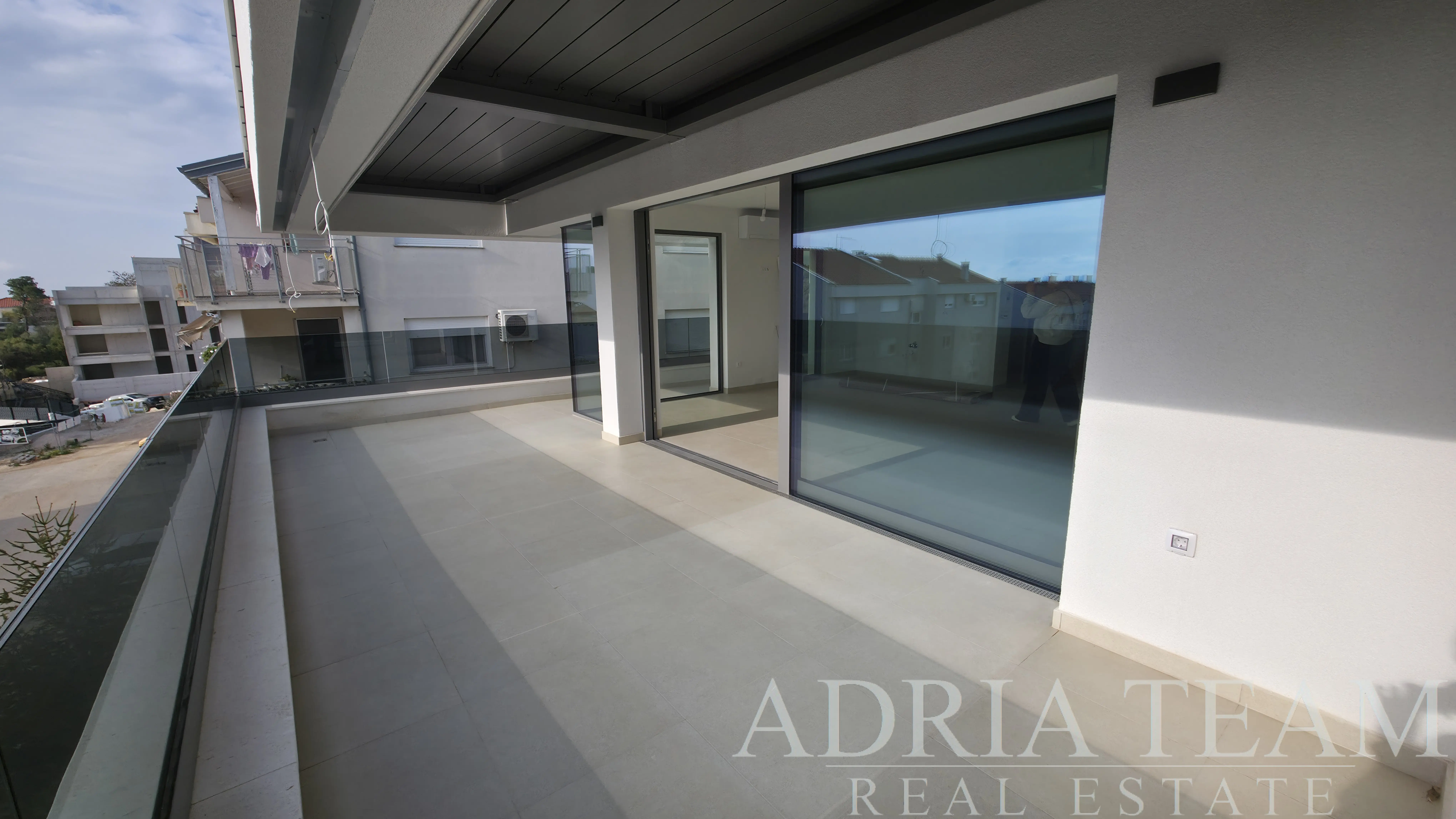 PENTHOUSE S5 S TRI SPAVAĆE SOBE I KROVNOM TERASOM – ZADAR, BORIK