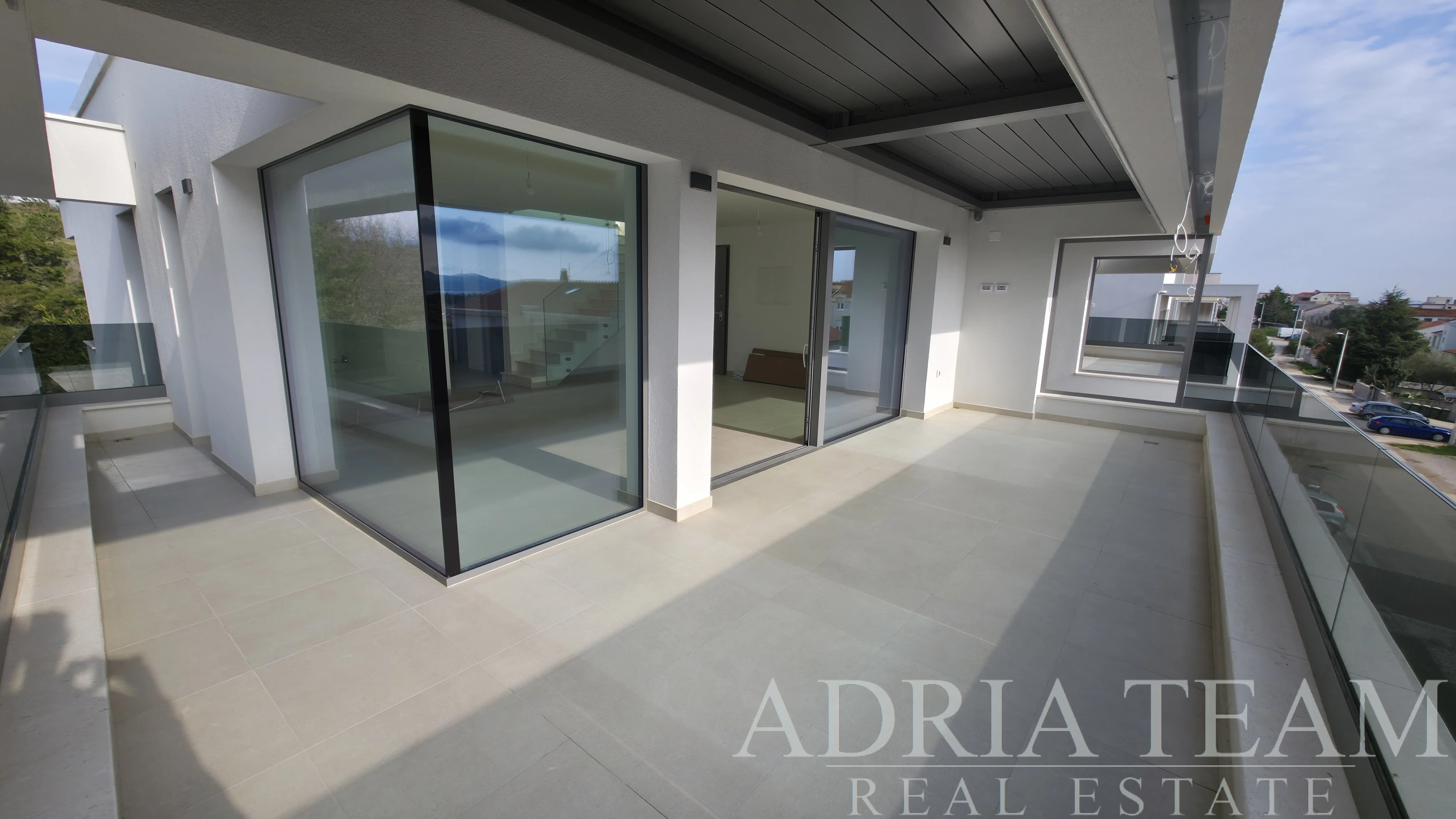 PENTHOUSE S5 S TRI SPAVAĆE SOBE I KROVNOM TERASOM – ZADAR, BORIK