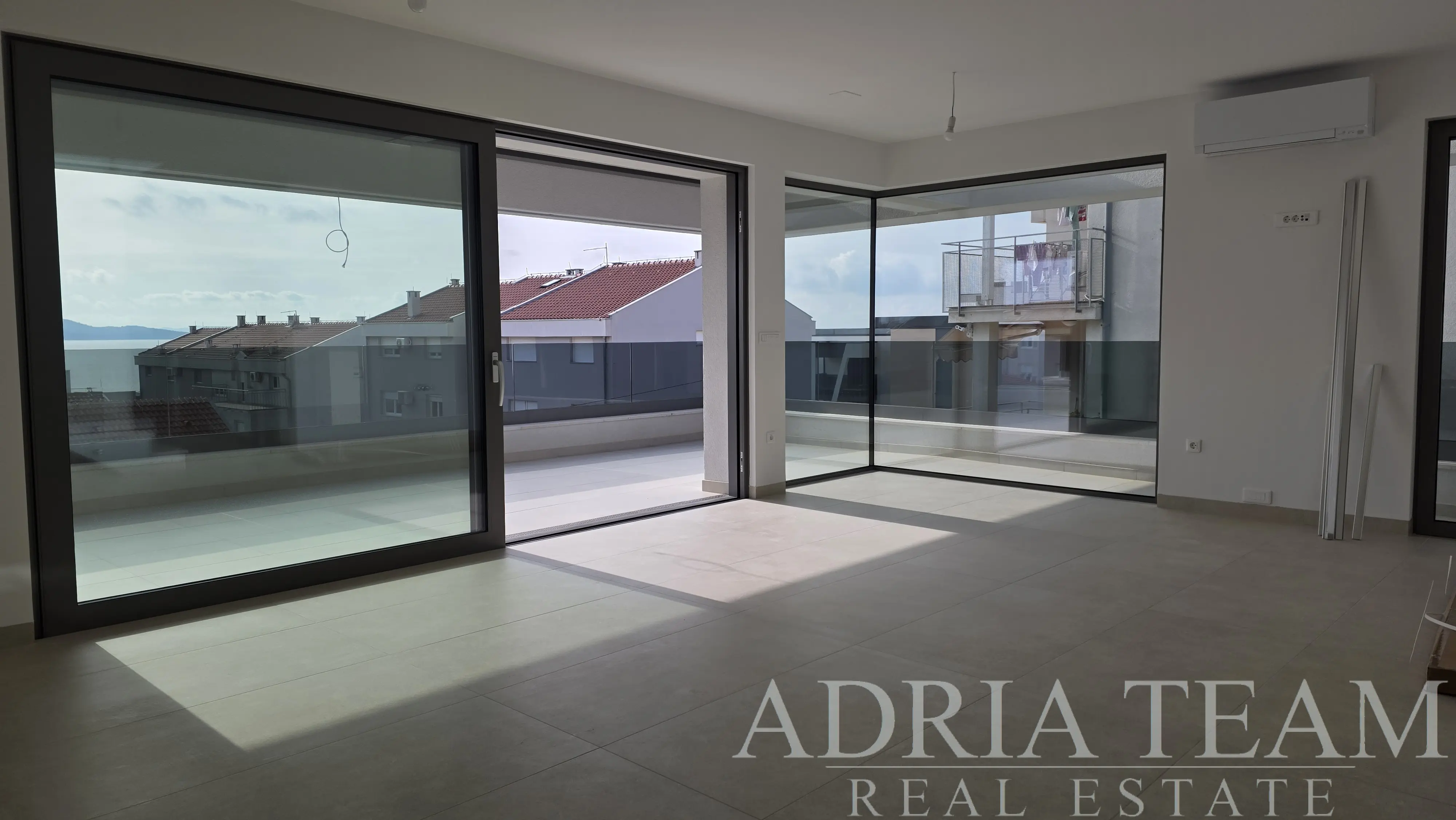 PENTHOUSE S5 S TRI SPAVAĆE SOBE I KROVNOM TERASOM – ZADAR, BORIK