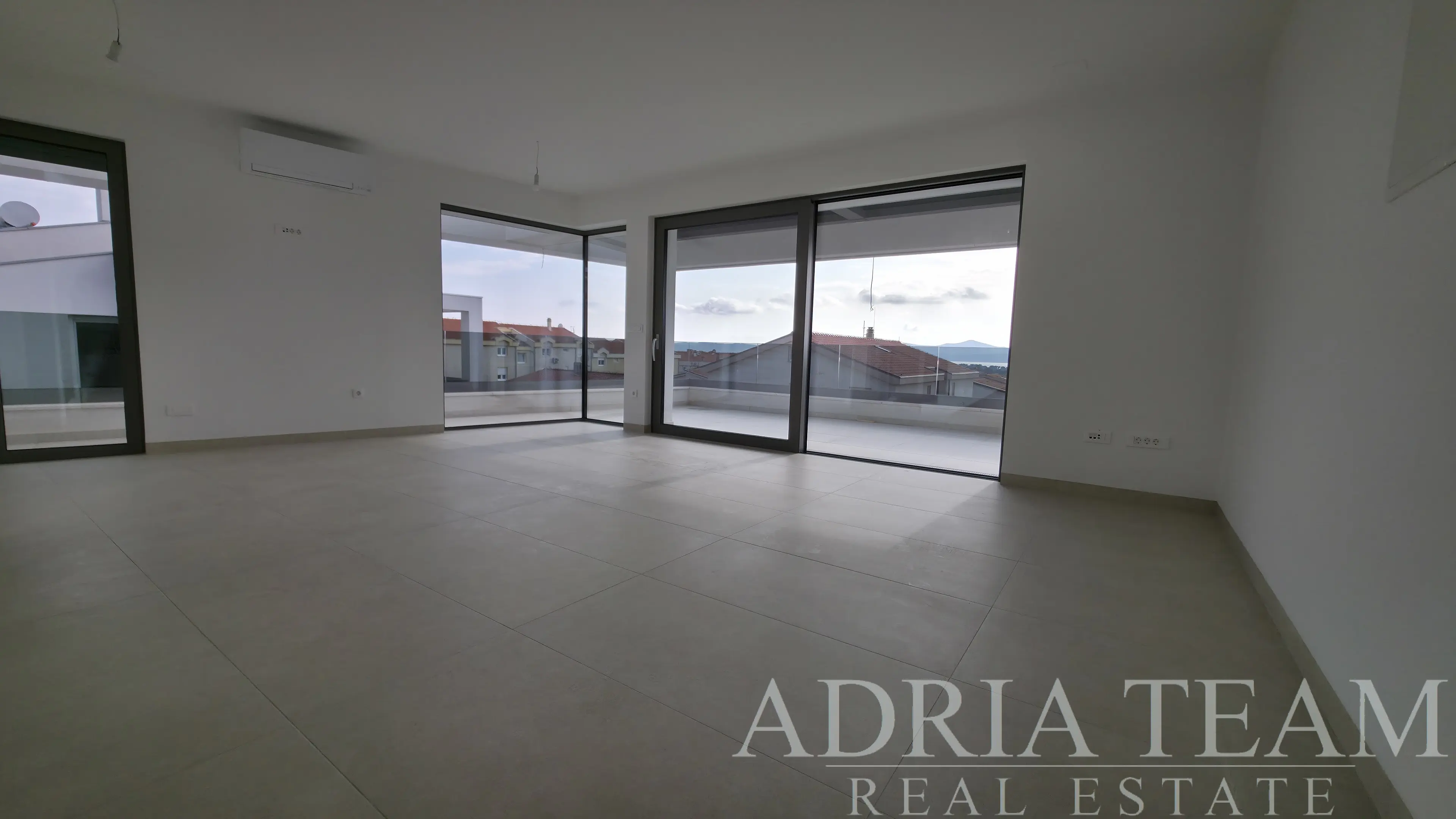 PENTHOUSE S6 S TRI SPAVAĆE SOBE I KROVNOM TERASOM – ZADAR, BORIK