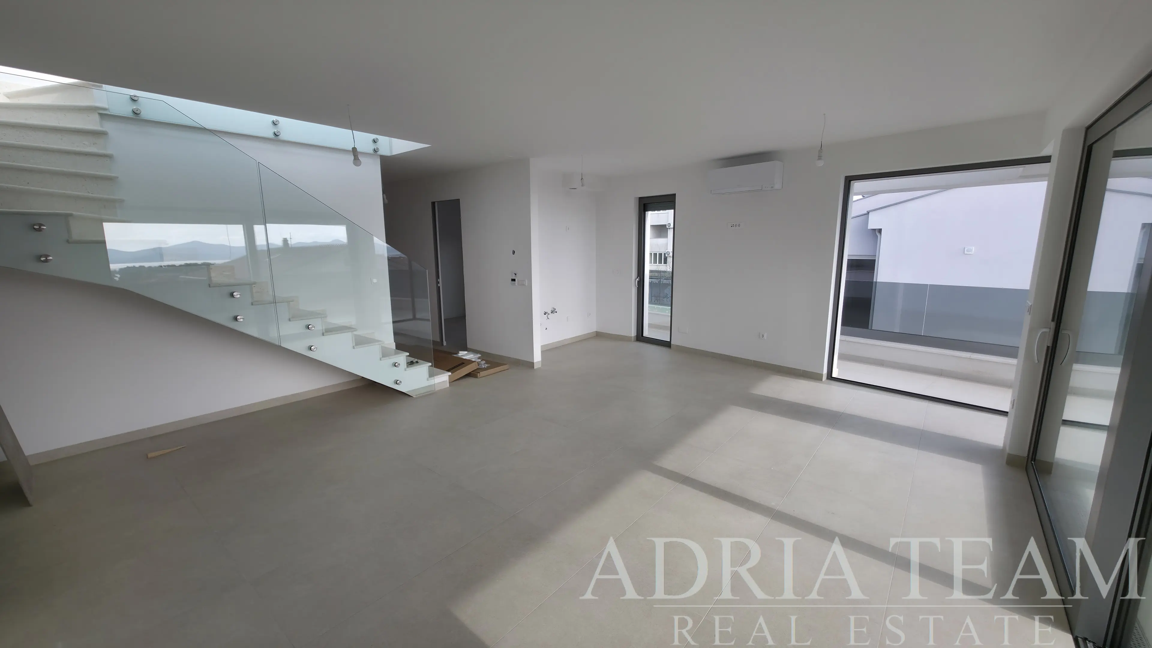 PENTHOUSE S6 S TRI SPAVAĆE SOBE I KROVNOM TERASOM – ZADAR, BORIK