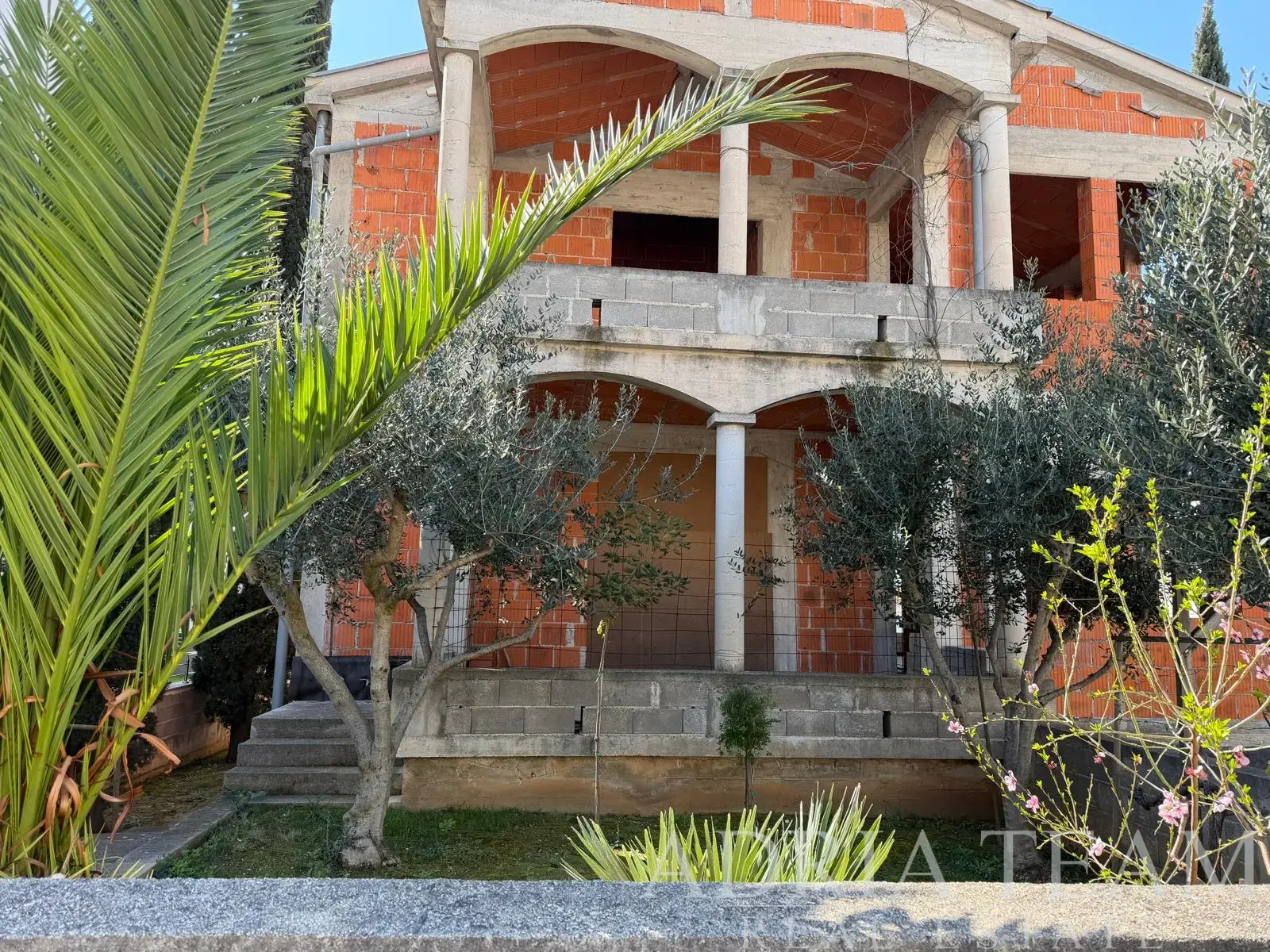 KUĆA SA 6 STAMBENIH JEDINICA S POGLEDOM NA MORE - DIKLO, ZADAR