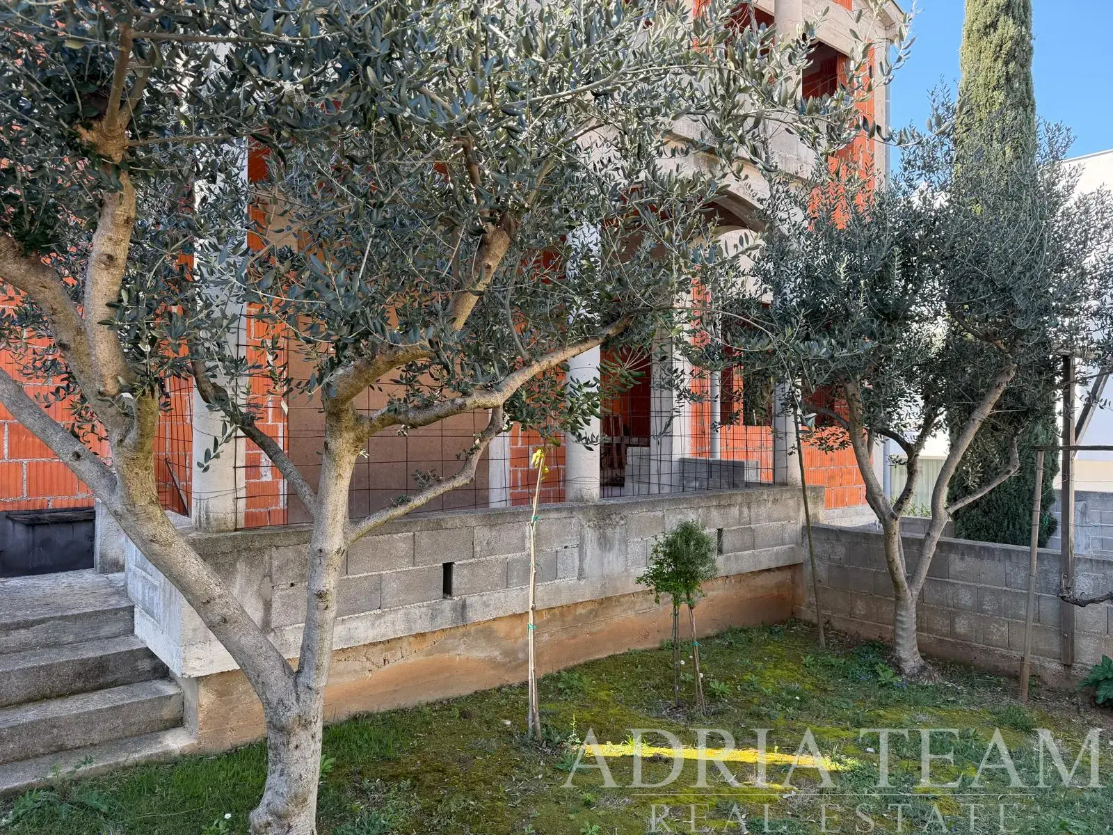 KUĆA SA 6 STAMBENIH JEDINICA S POGLEDOM NA MORE - DIKLO, ZADAR