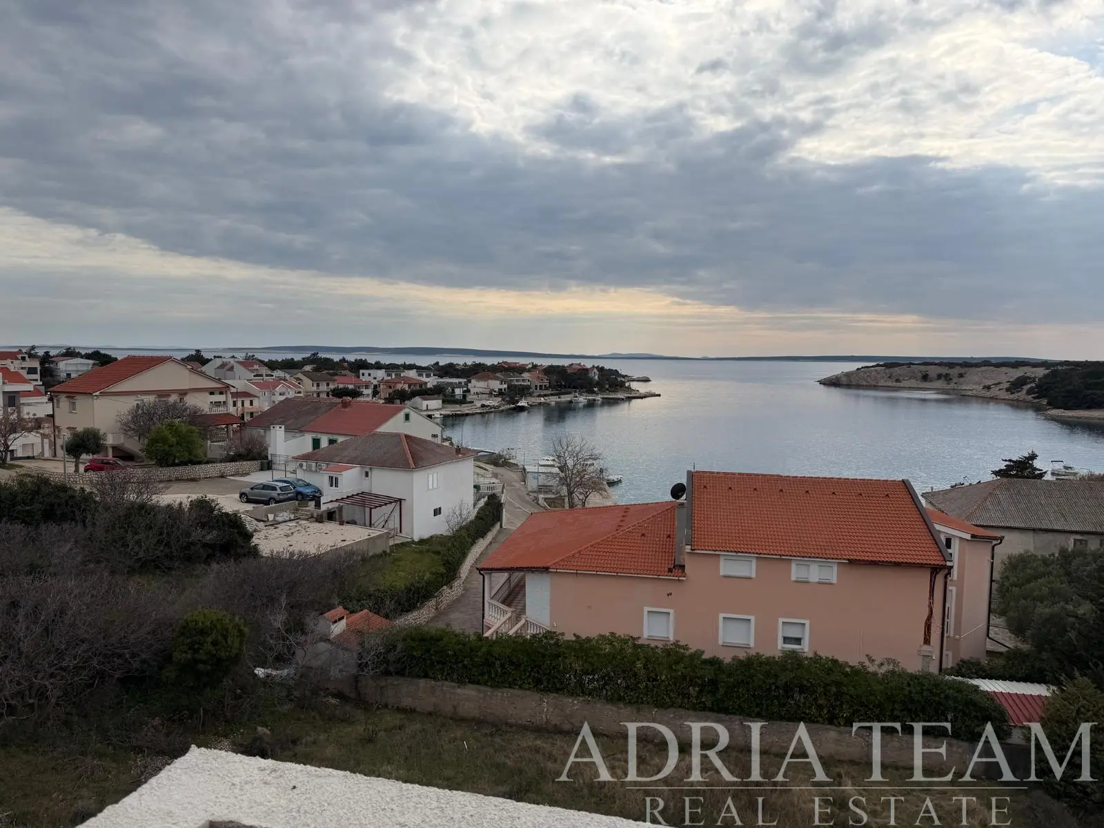 3S STAN U PRIZEMLJU S VRTOM - ŠIMUNI, PAG