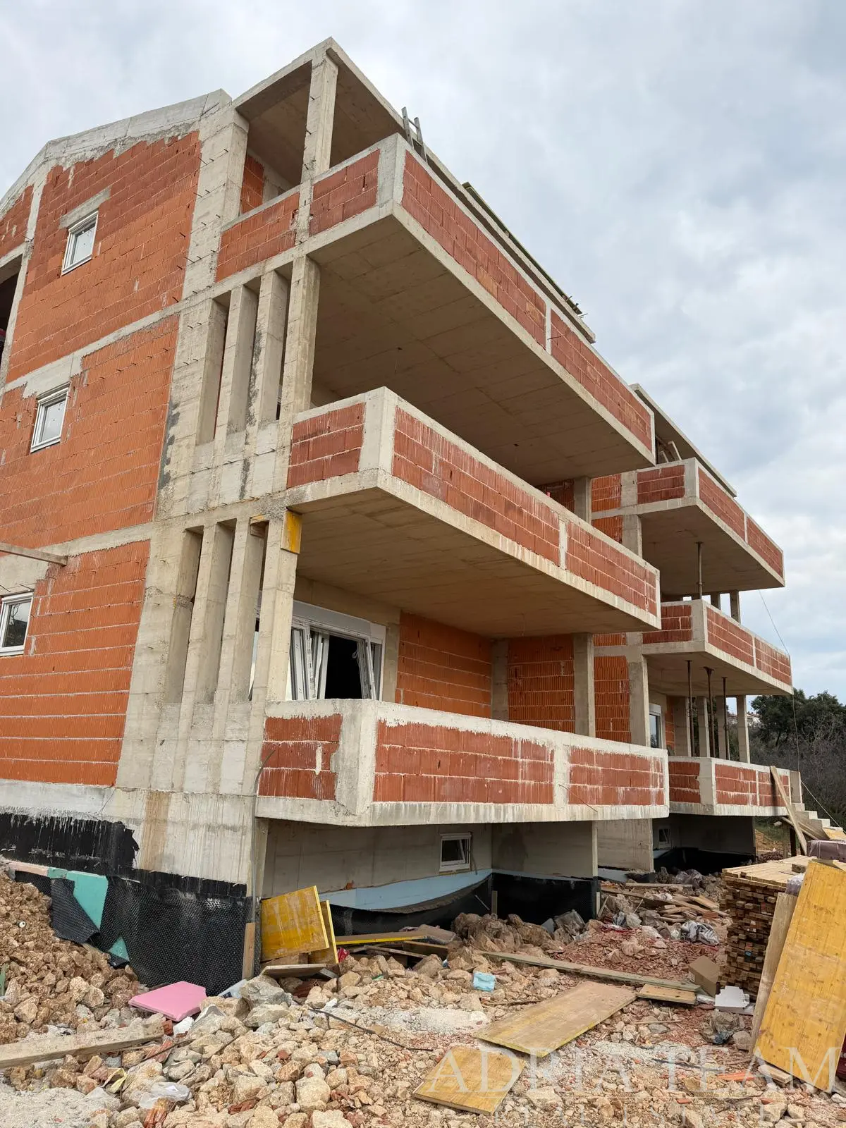 3S STAN U PRIZEMLJU S VRTOM - ŠIMUNI, PAG