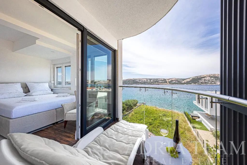 PENTHOUSE S TRI SPAVAĆE SOBE I POGLEDOM NA MORE – STARA POVLJANA, PAG