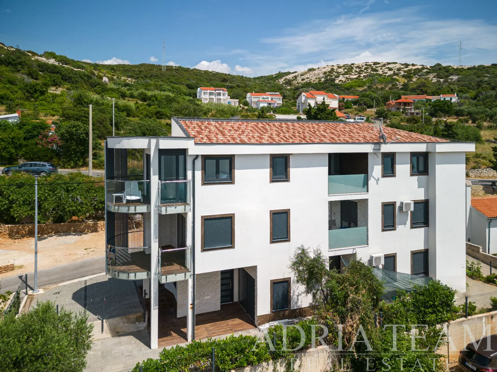 PENTHOUSE S TRI SPAVAĆE SOBE I POGLEDOM NA MORE – STARA POVLJANA, PAG