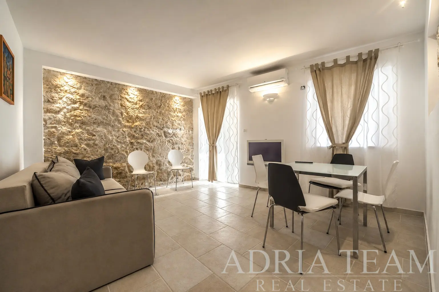 APARTMAN PRVI RED DO MORA – VINJERAC, ZADARSKA RIVIJERA