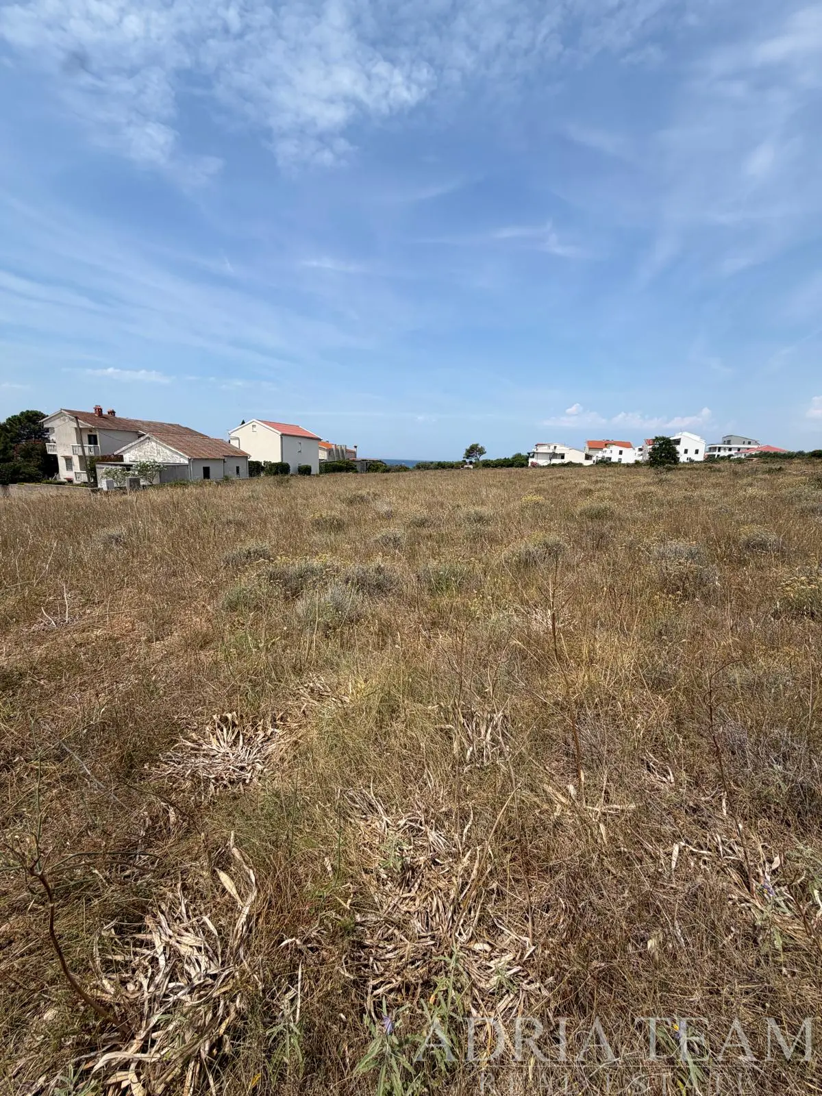GRAĐEVINSKO ZEMLJIŠTE 40 METARA OD MORA – POVLJANA, OTOK PAG
