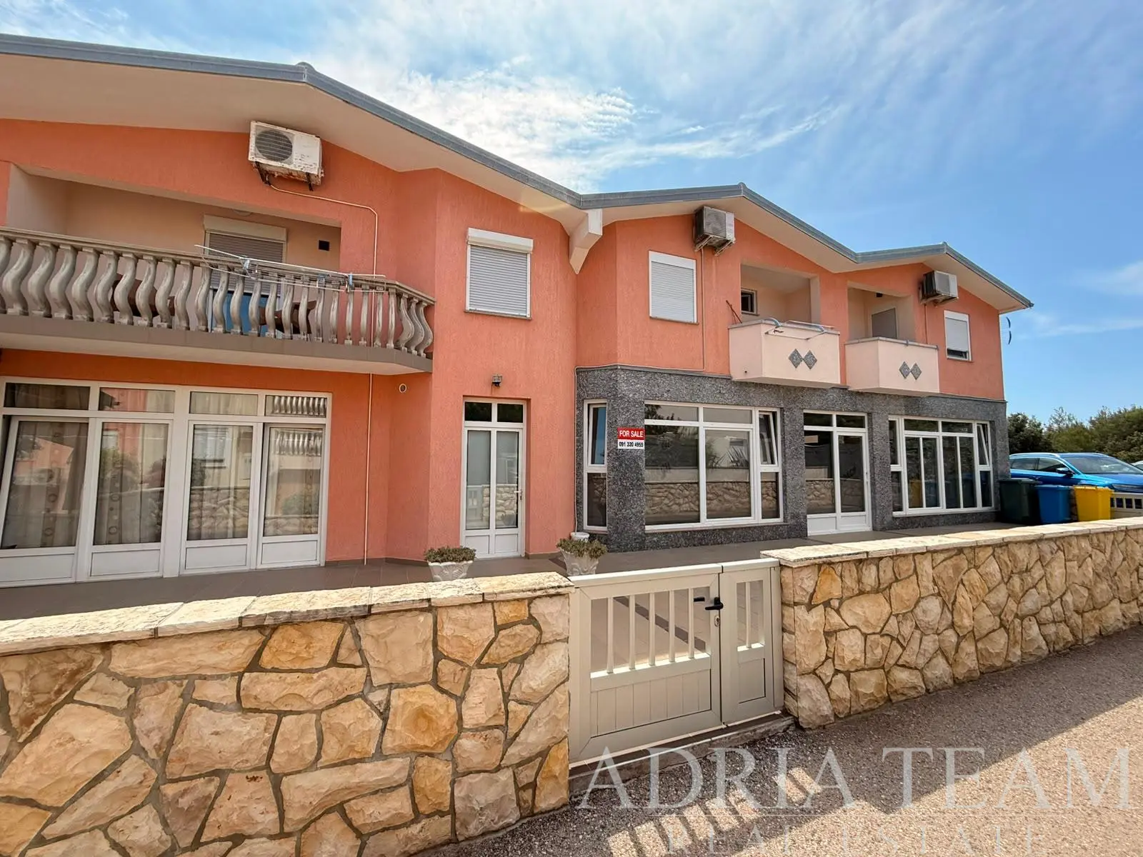 PROSTRANA APARTMANSKA KUĆA SA 7 APARTMANA I GARAŽOM – VIR