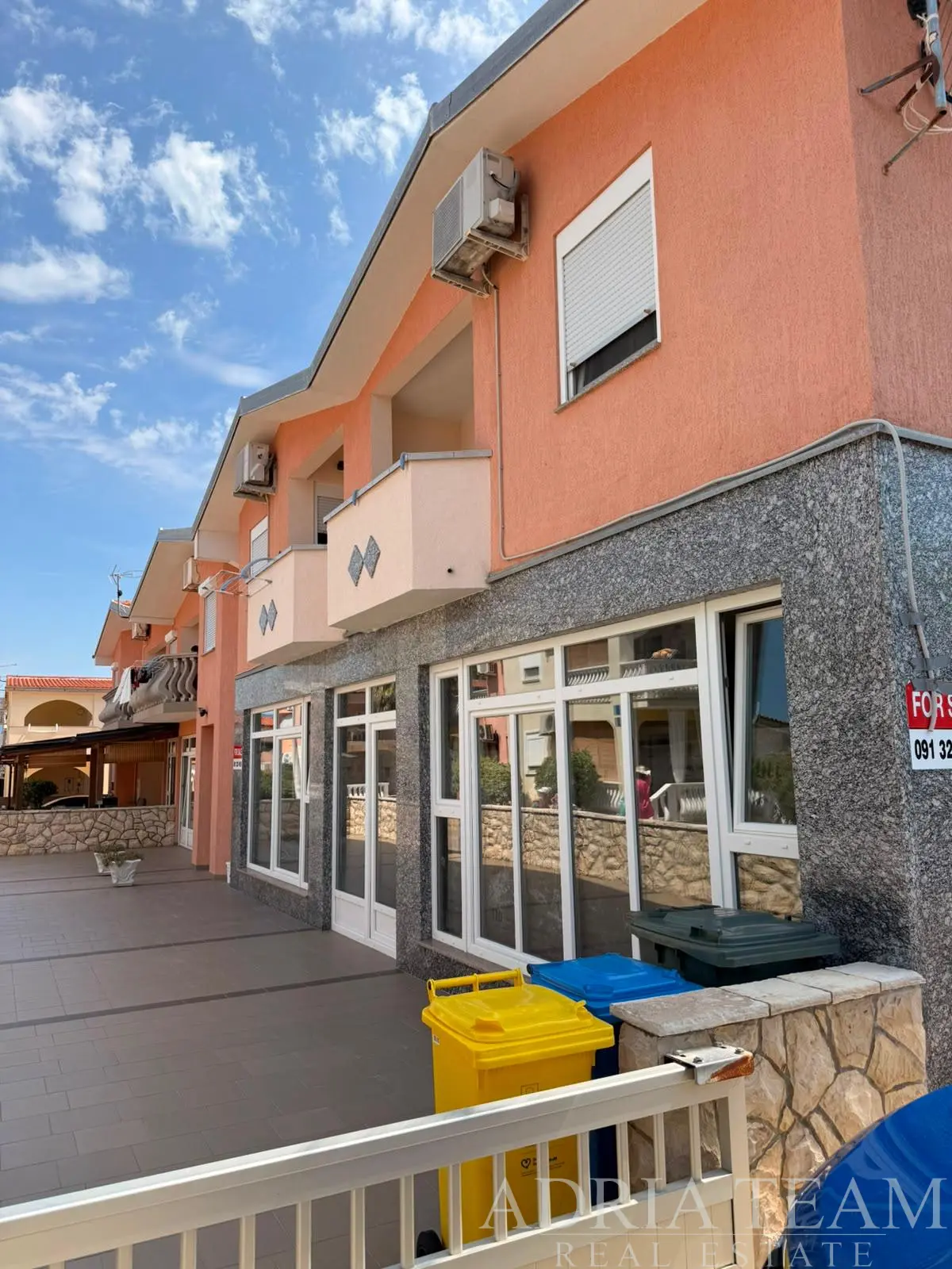 PROSTRANA APARTMANSKA KUĆA SA 7 APARTMANA I GARAŽOM – VIR