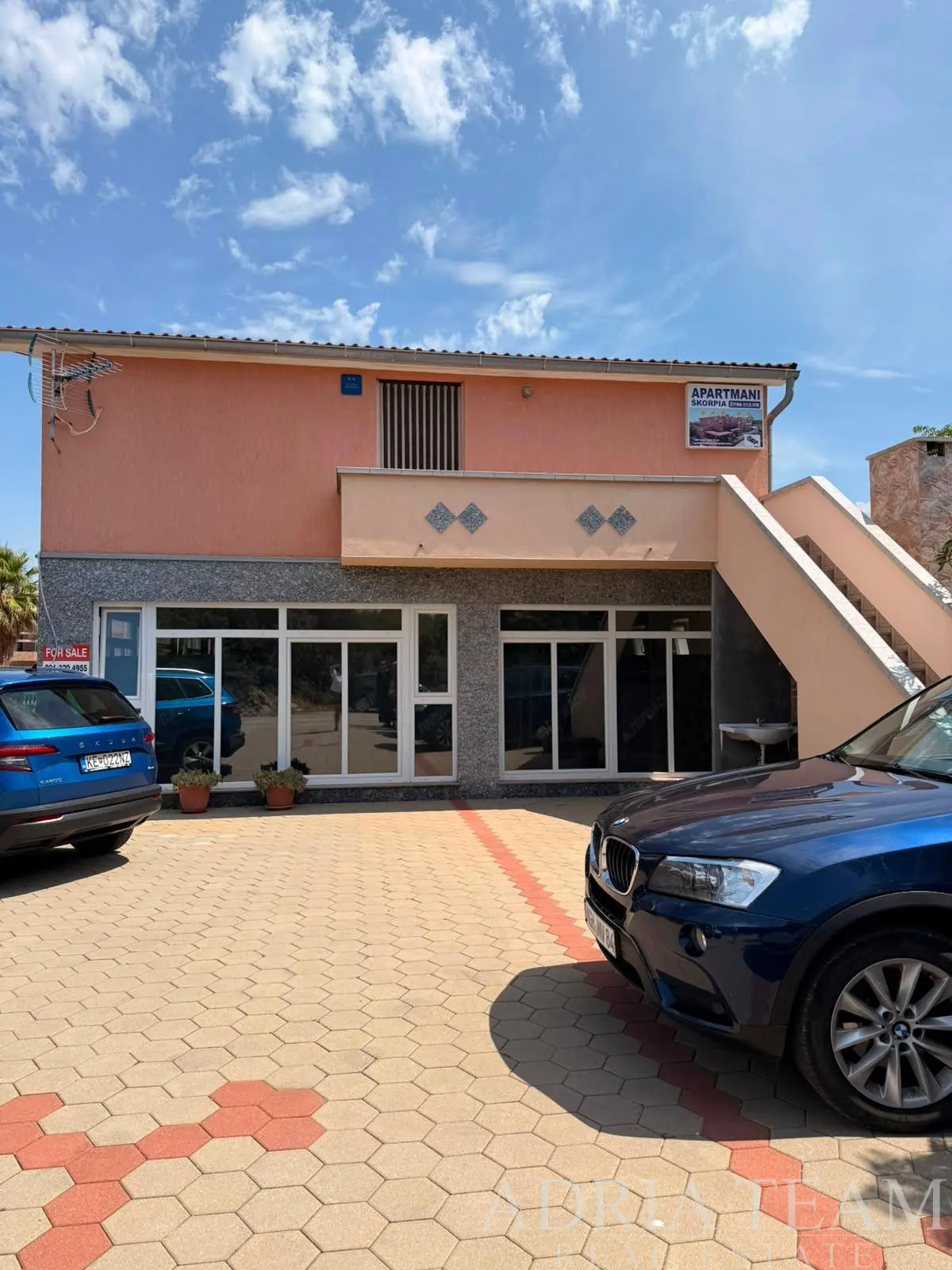 PROSTRANA APARTMANSKA KUĆA SA 7 APARTMANA I GARAŽOM – VIR
