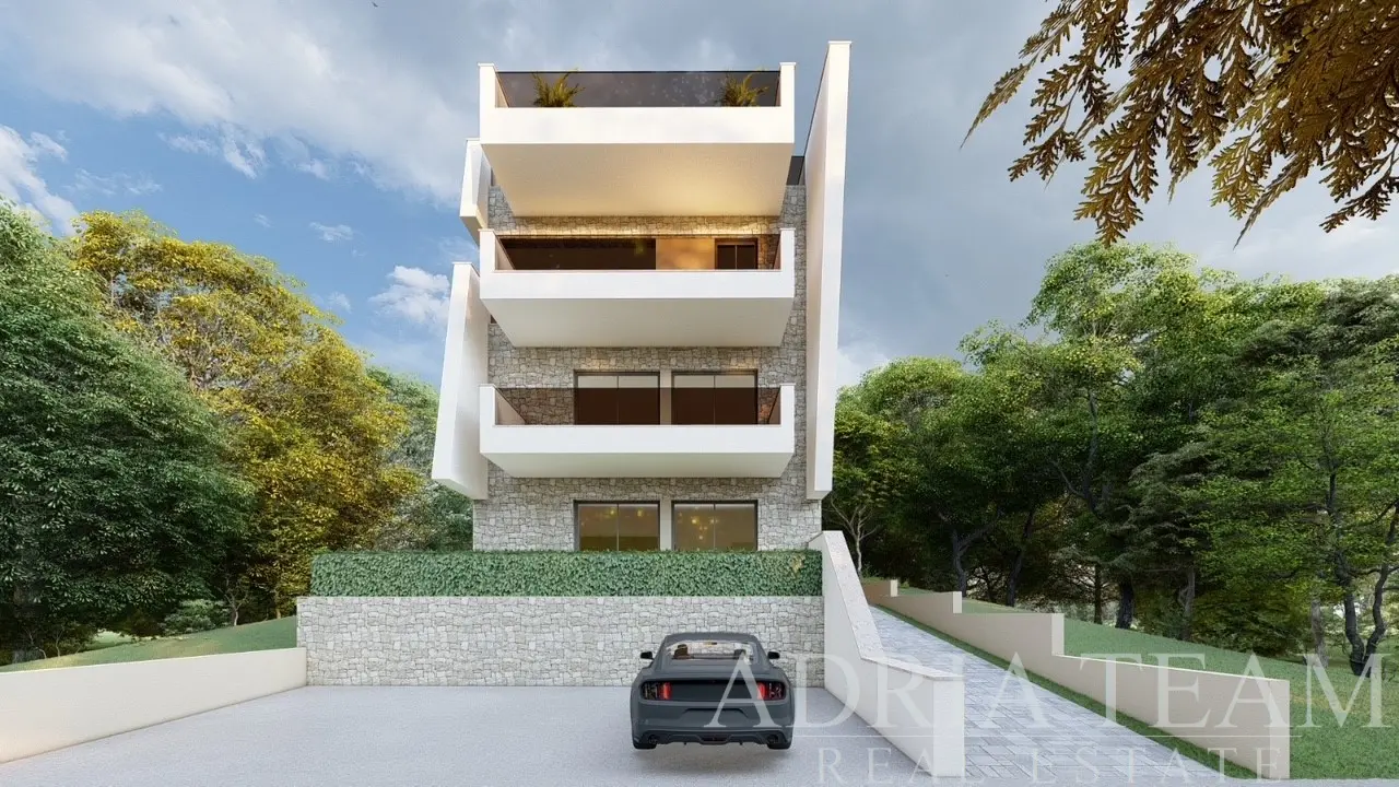 MODERAN TROSOBAN DVOETAŽNI APARTMAN S VRTOM I PANORAMSKIM POGLEDOM NA MORE – KOŽINO
