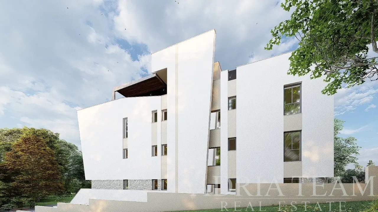 MODERAN TROSOBAN DVOETAŽNI APARTMAN S VRTOM I PANORAMSKIM POGLEDOM NA MORE – KOŽINO