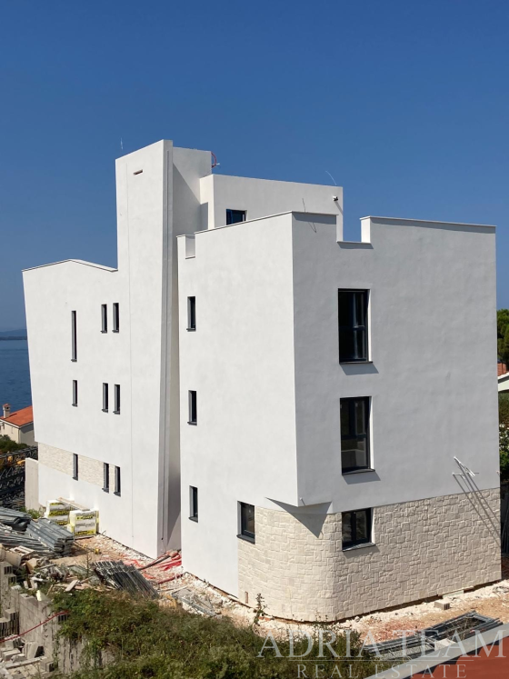 LUKSUZNI ČETVEROSOBNI PENTHOUSE S PRIVATNIM LIFTOM, KROVNIM TERASAMA I PANORAMSKIM POGLEDOM NA MORE – KOŽINO nekretnina za prodaju
