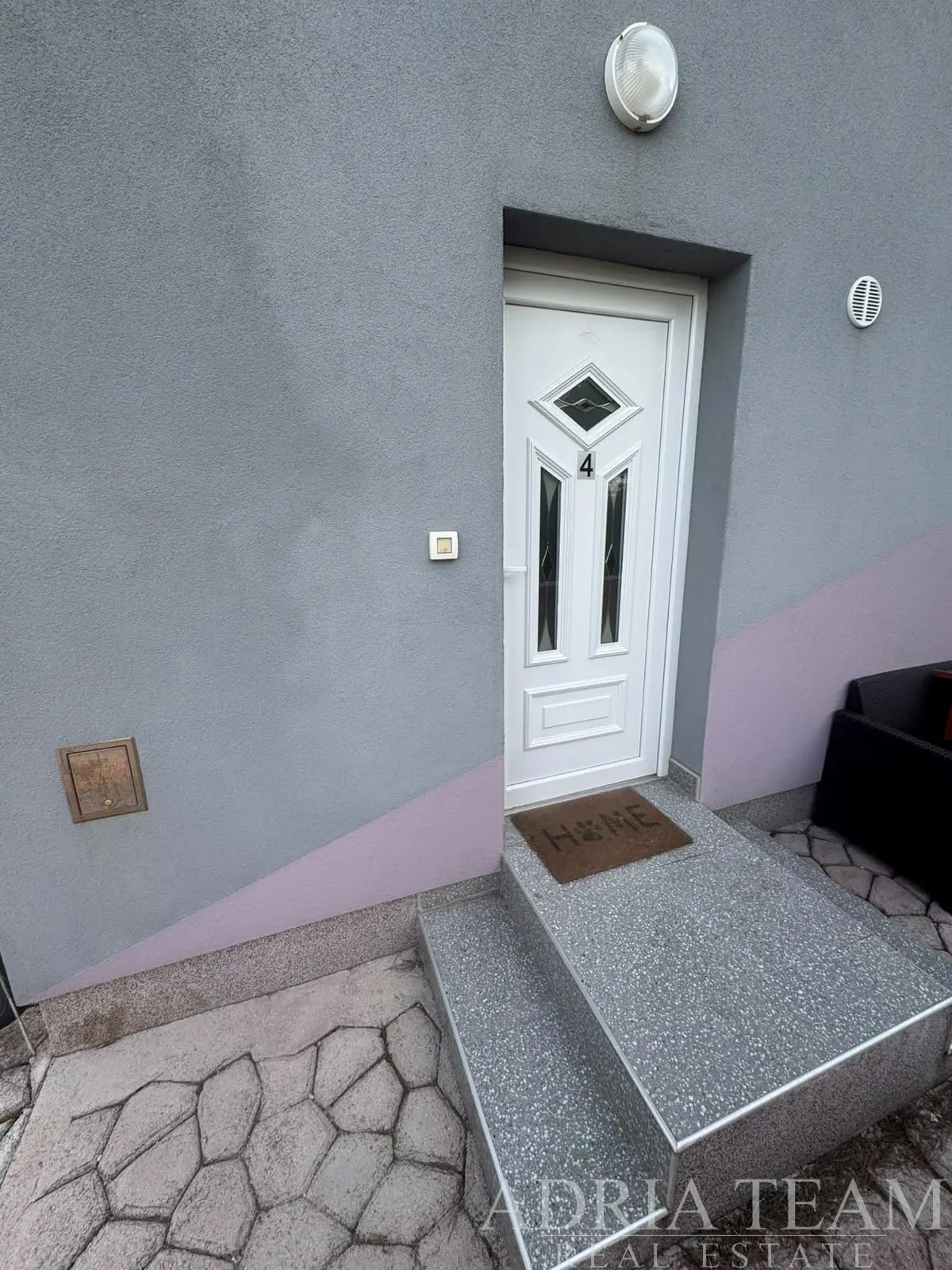 DVOSOBAN APARTMAN S VLASTITIM VRTOM – VIR
