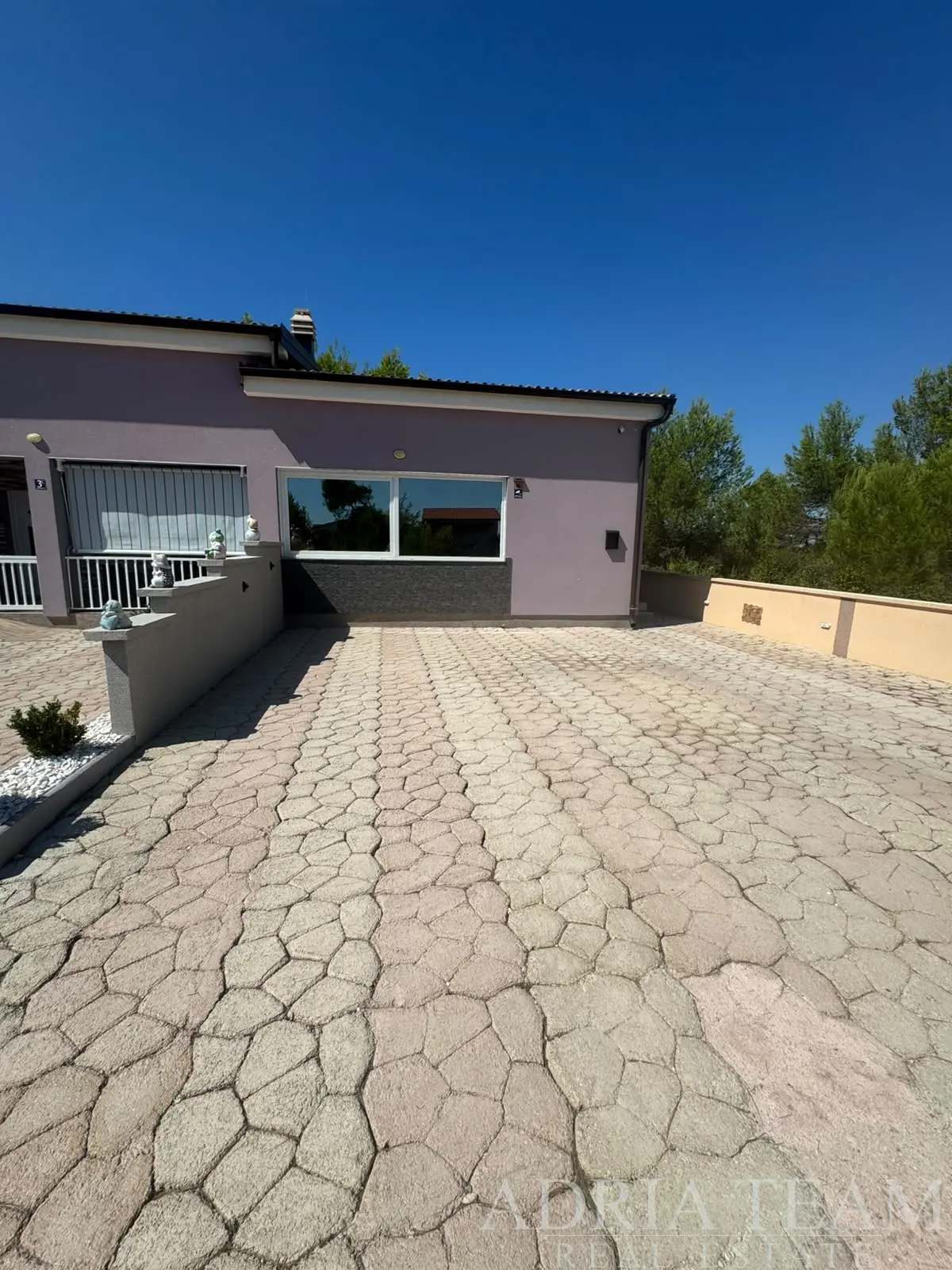 DVOSOBAN APARTMAN S VLASTITIM VRTOM – VIR