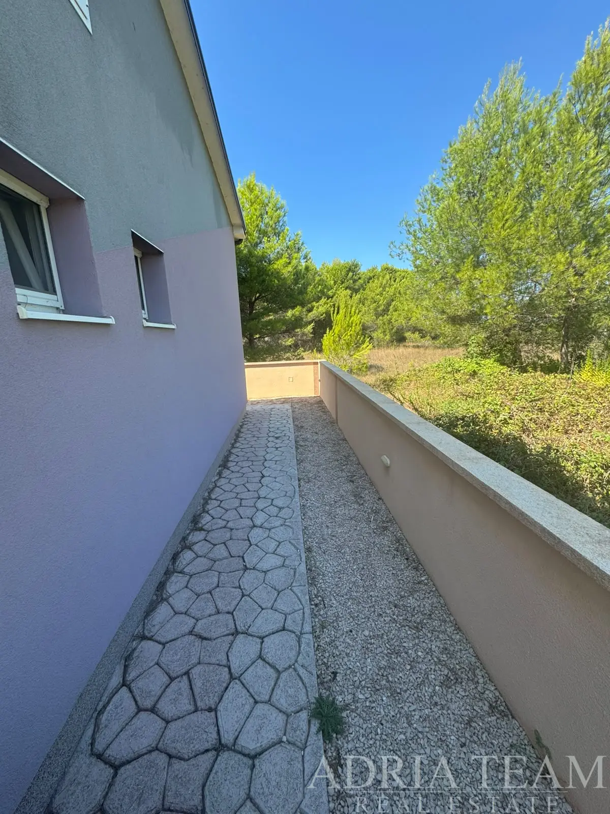 DVOSOBAN APARTMAN S VLASTITIM VRTOM – VIR