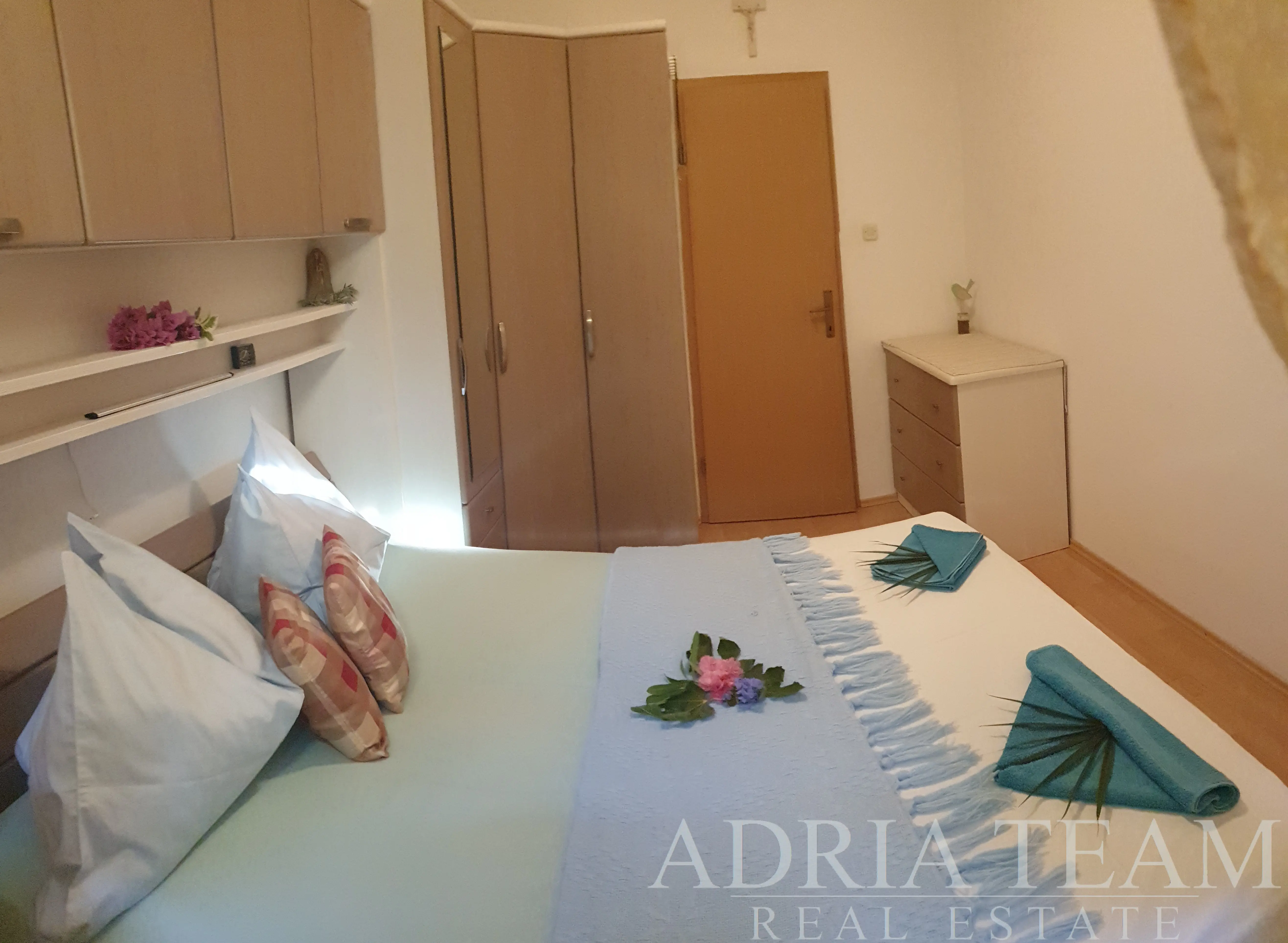 STAN S TERASOM U CENTRU SUPETRA, 50 M OD MORA – BRAČ
