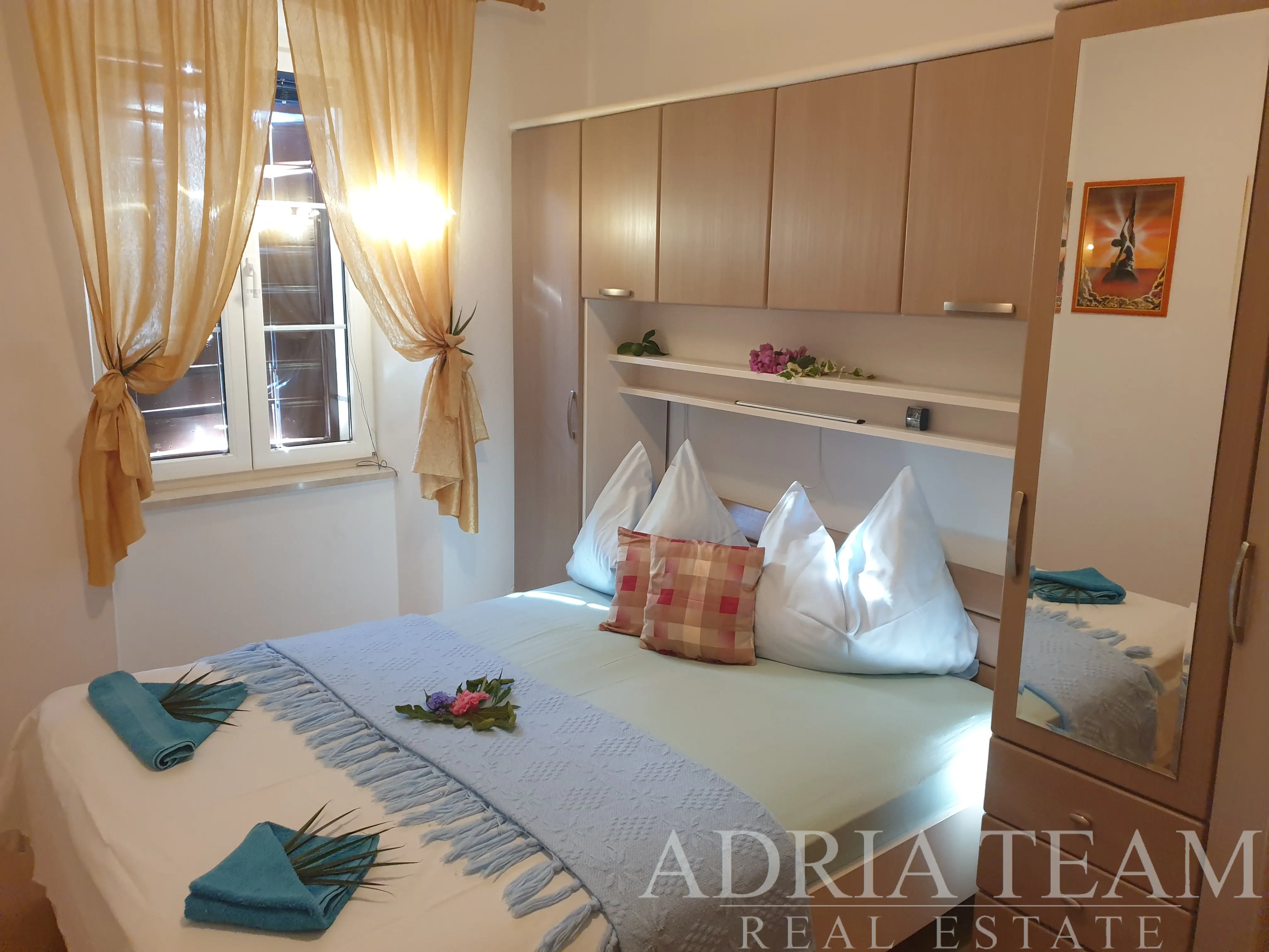 STAN S TERASOM U CENTRU SUPETRA, 50 M OD MORA – BRAČ