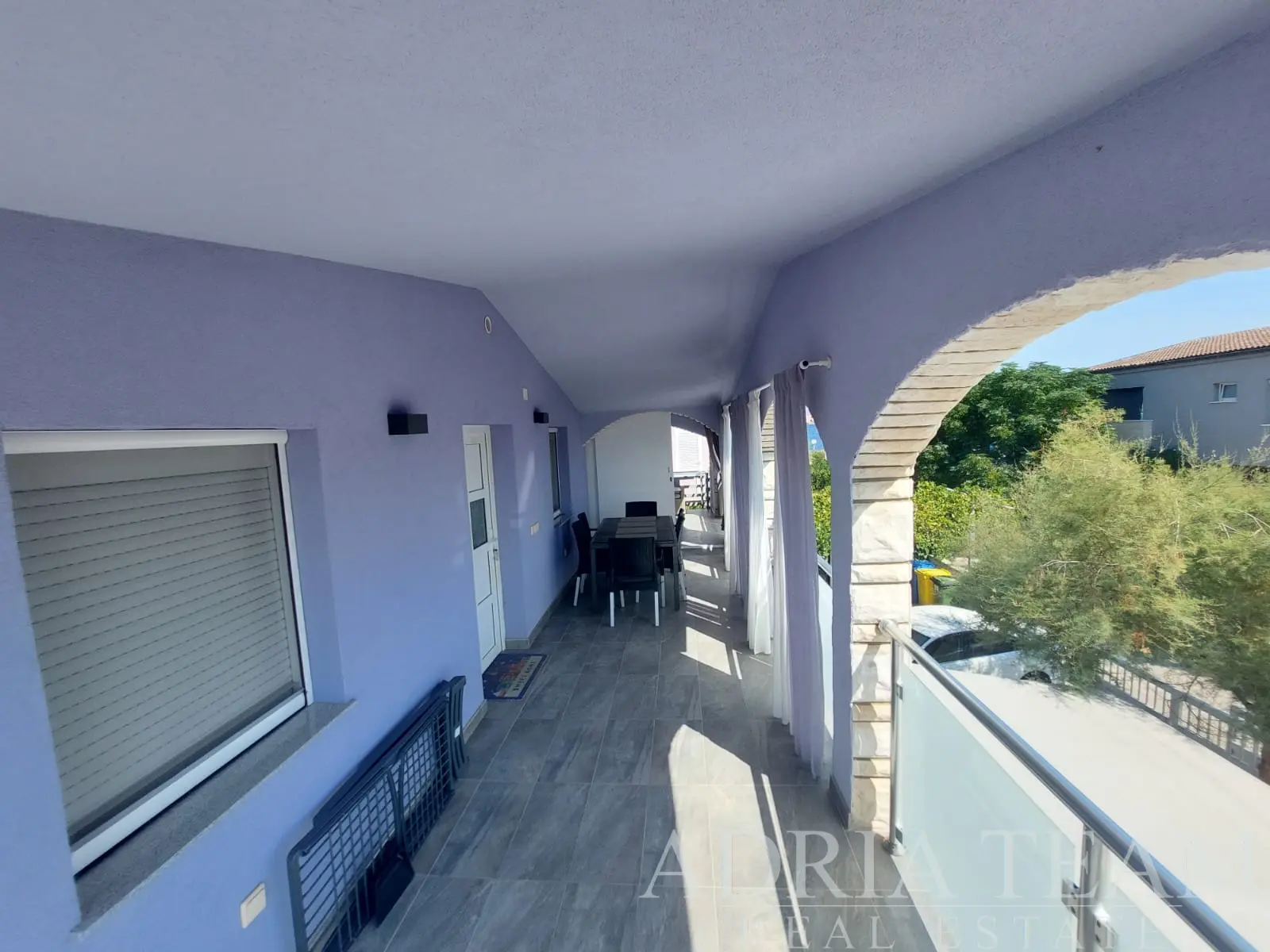 APARTMANSKA KUĆA S 4 APARTMANA, 40 M OD MORA – VIR