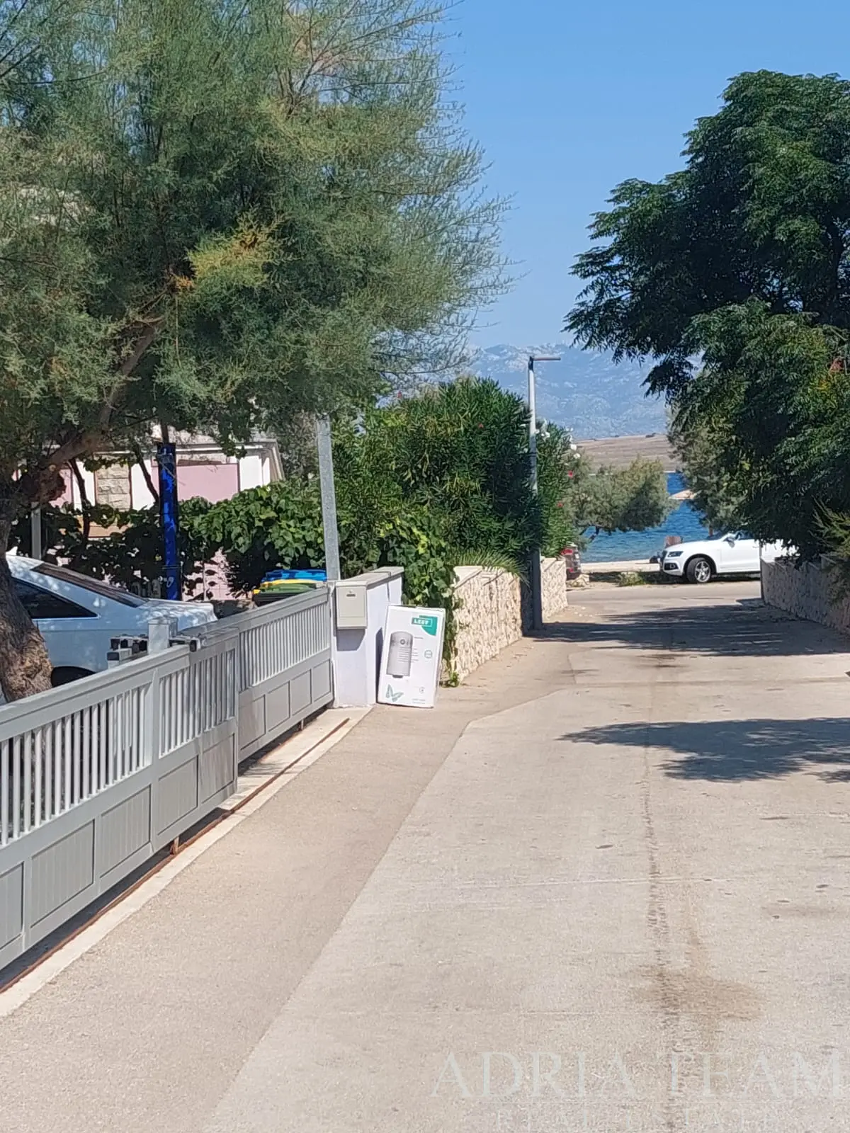 APARTMANSKA KUĆA S 4 APARTMANA, 40 M OD MORA – VIR